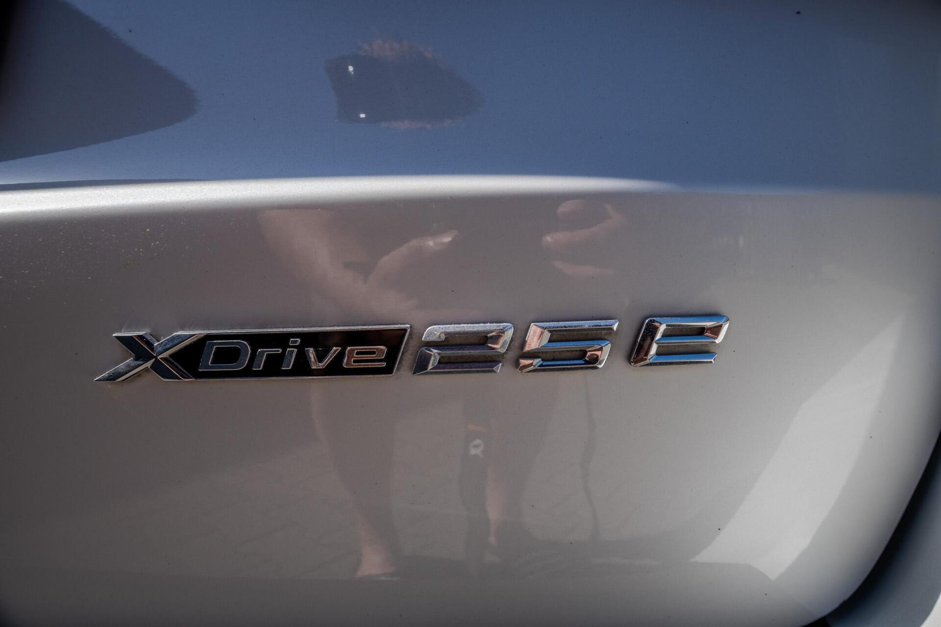 Foto van BMW X1 Xdrive25e