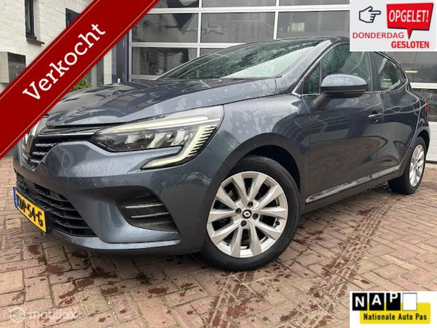 Renault Clio 1.0 TCe Intens * NAVIGATIE * CAMERA * PDC V A * 2021 - voorkant