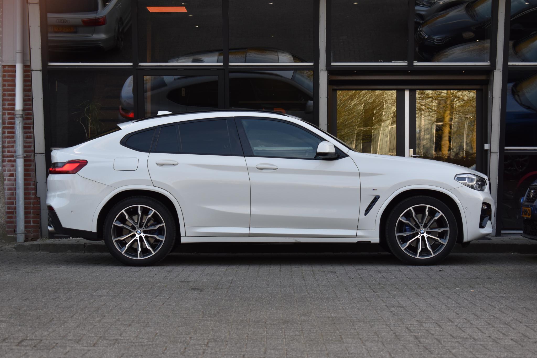 Foto van BMW X4 Xdrive20i