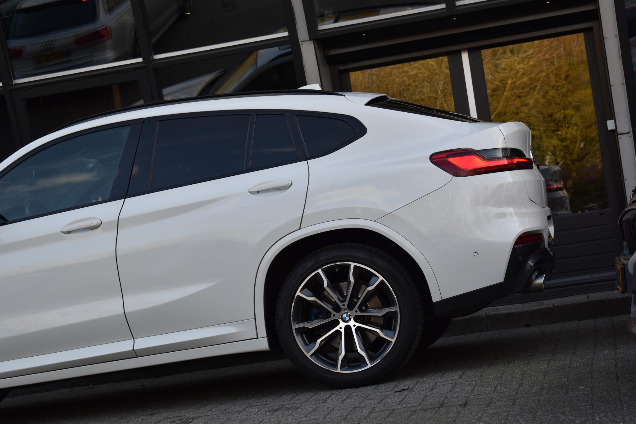 Foto van BMW X4 Xdrive20i