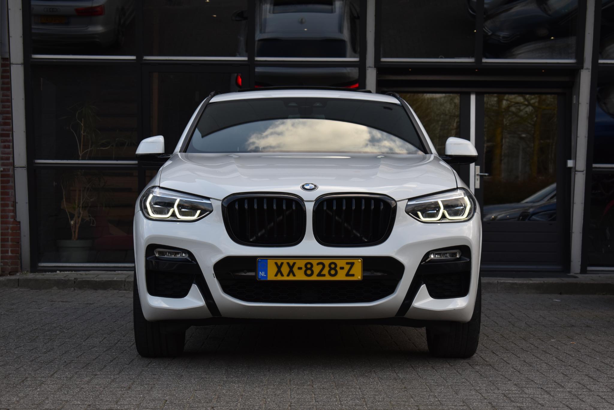 Foto van BMW X4 Xdrive20i