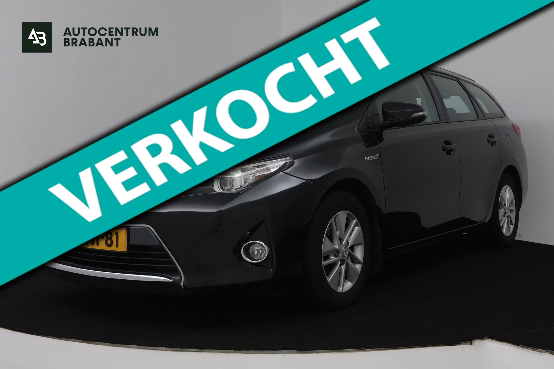 Toyota Toyota Auris 1.8 Hybrid Aspiration (ACHTERUITRIJCAMERA, NAVIGATIE, AUTOMAAT) 2014 - voorkant