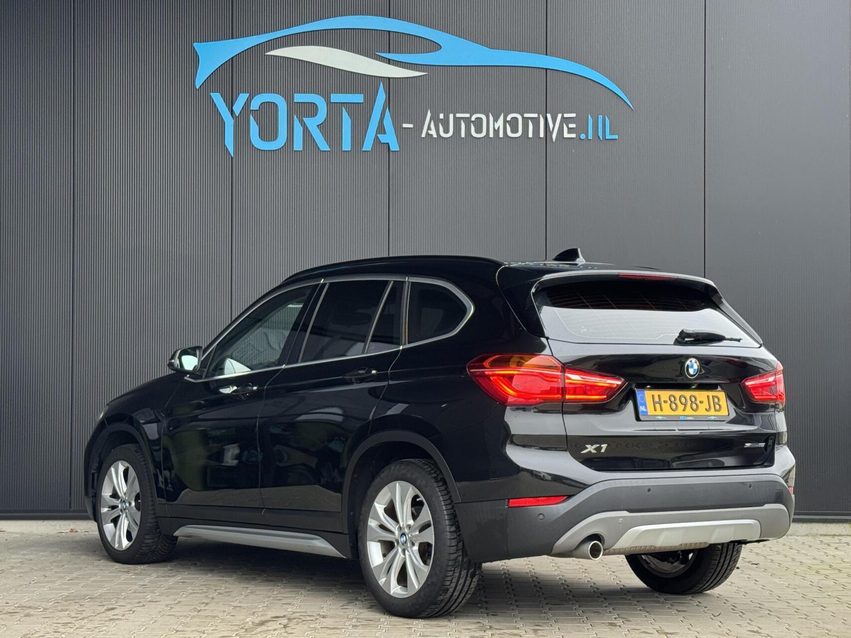 Foto van BMW X1 Sdrive18i