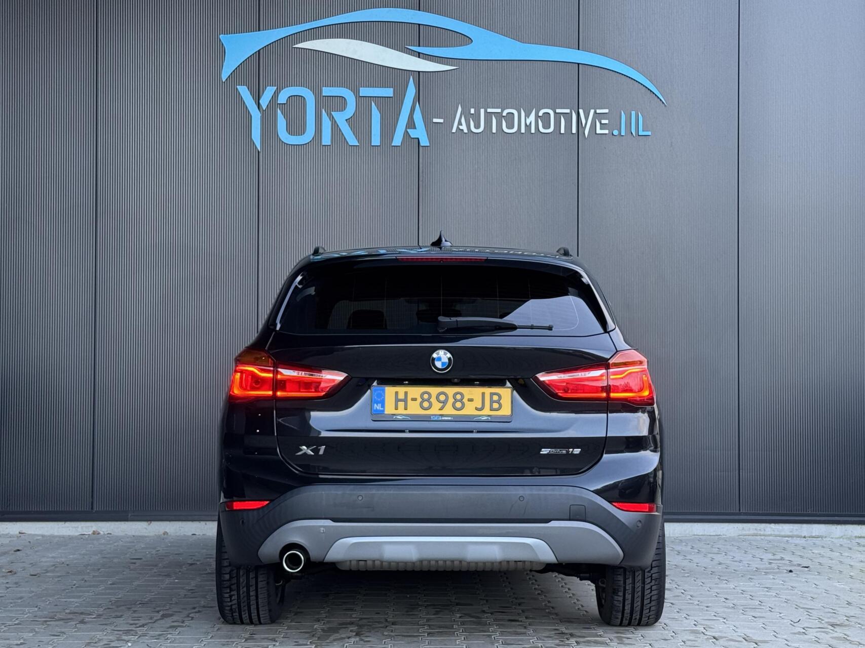 Foto van BMW X1 Sdrive18i