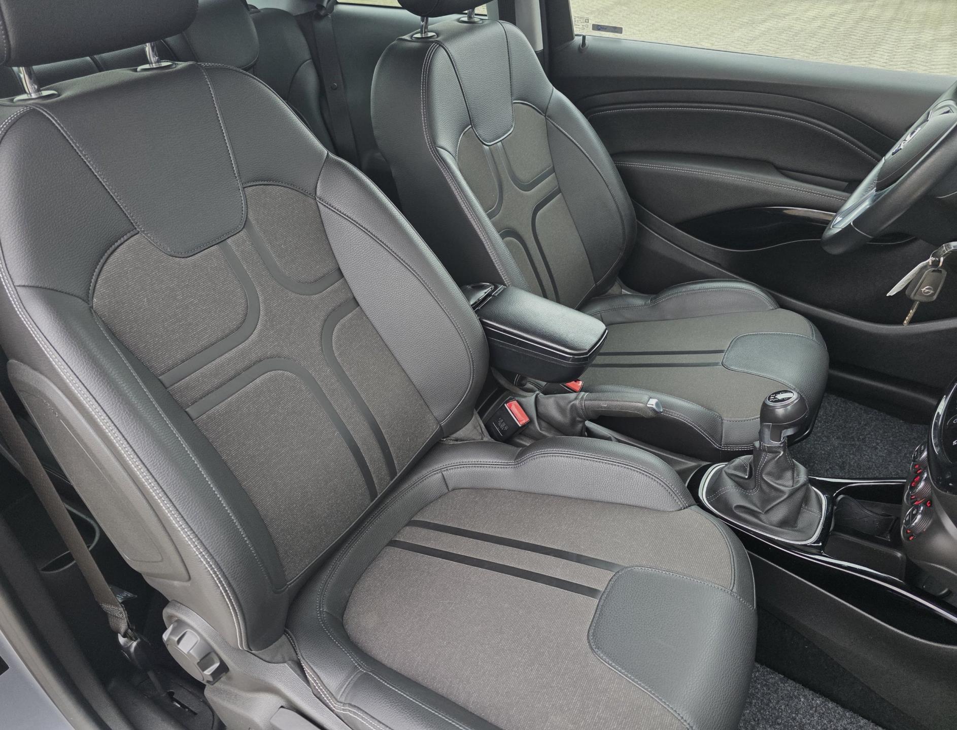 Foto van Opel Adam