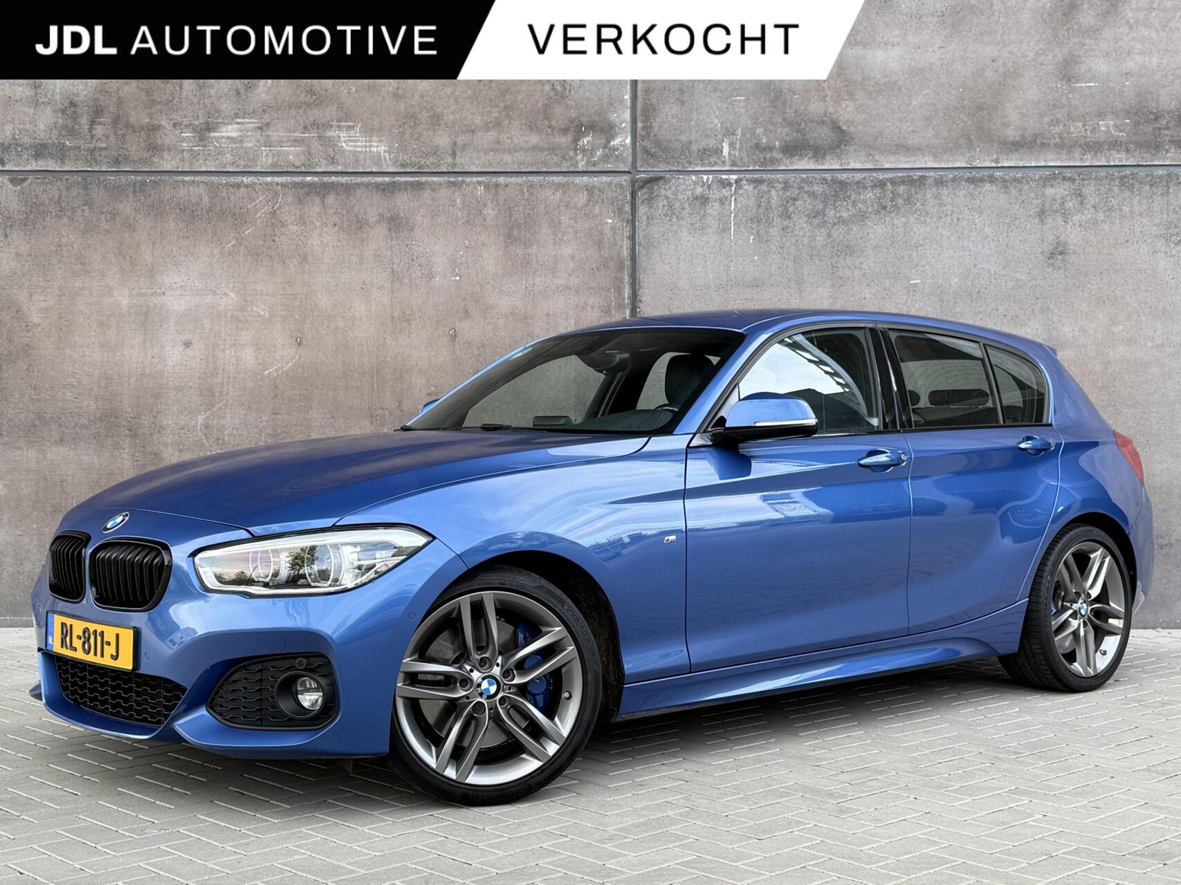 BMW 120i 120i Edition M Sport Shadow High Executive | Automaat | APK 06-2027 | Navigatie | Camera | Leder | Cruise control | 2018 - voorkant