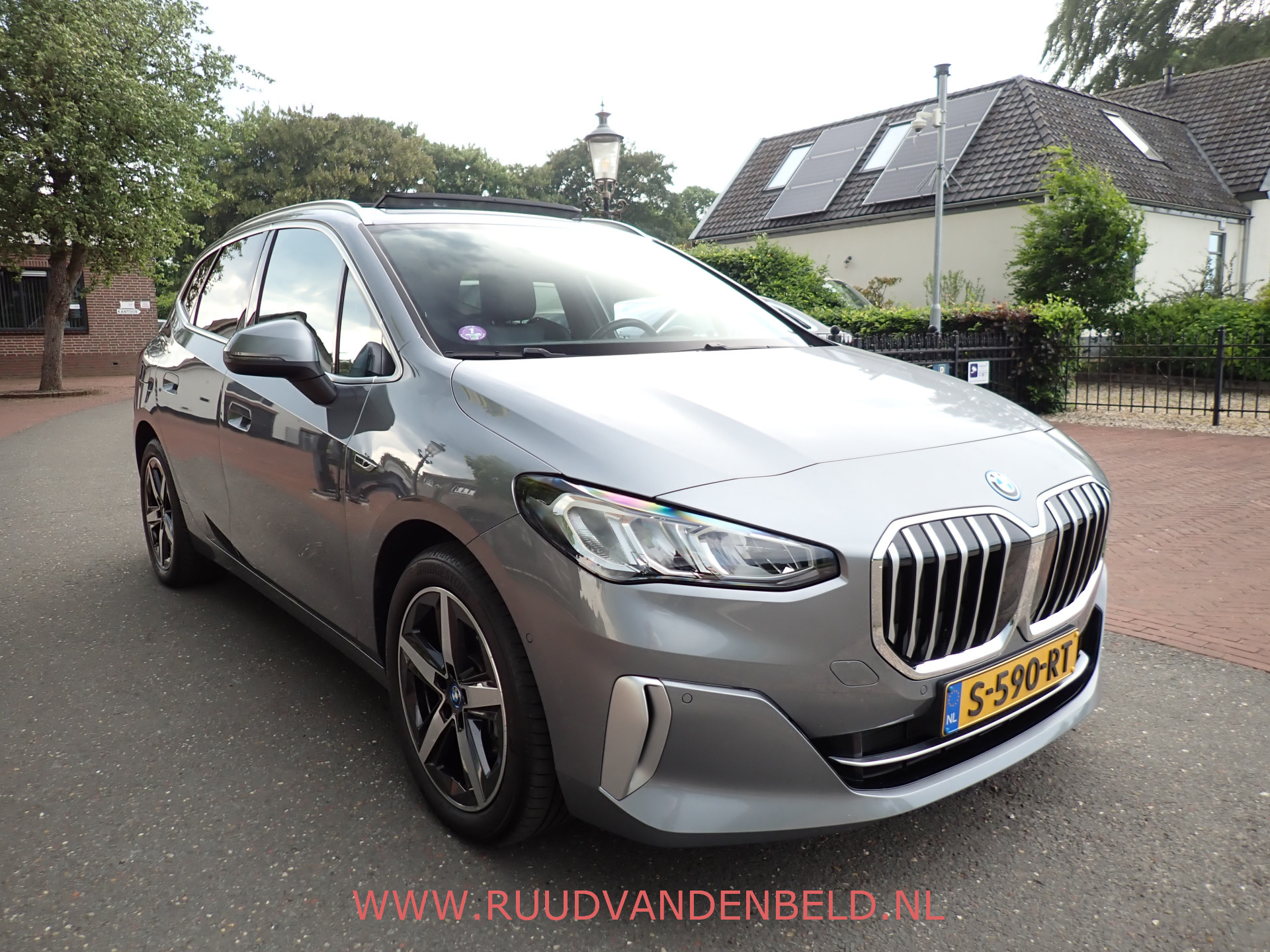 Foto van BMW 225e xDrive Active Tourer