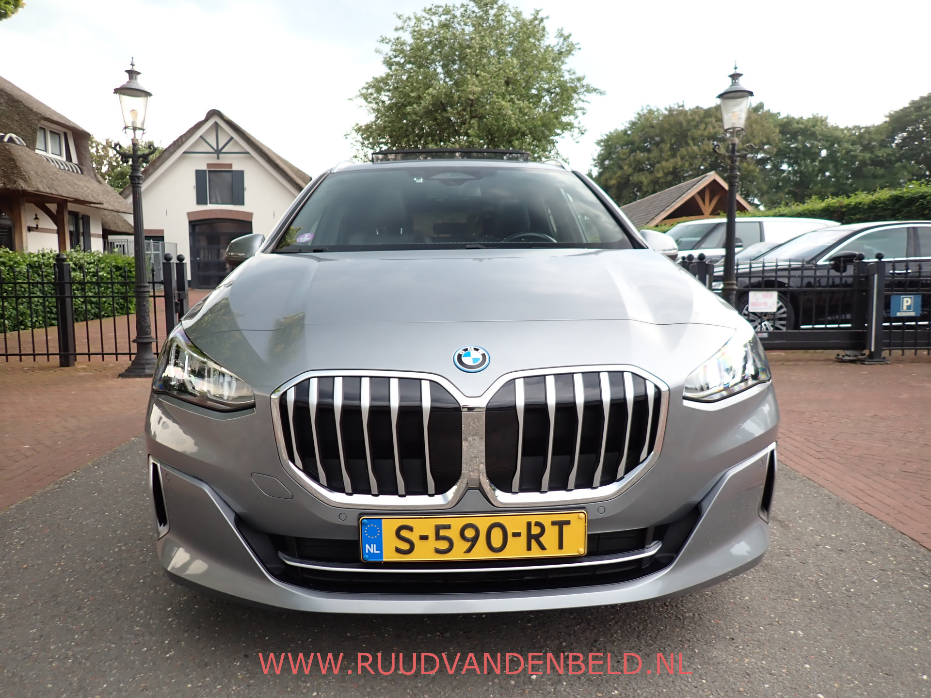 Foto van BMW 225e xDrive Active Tourer