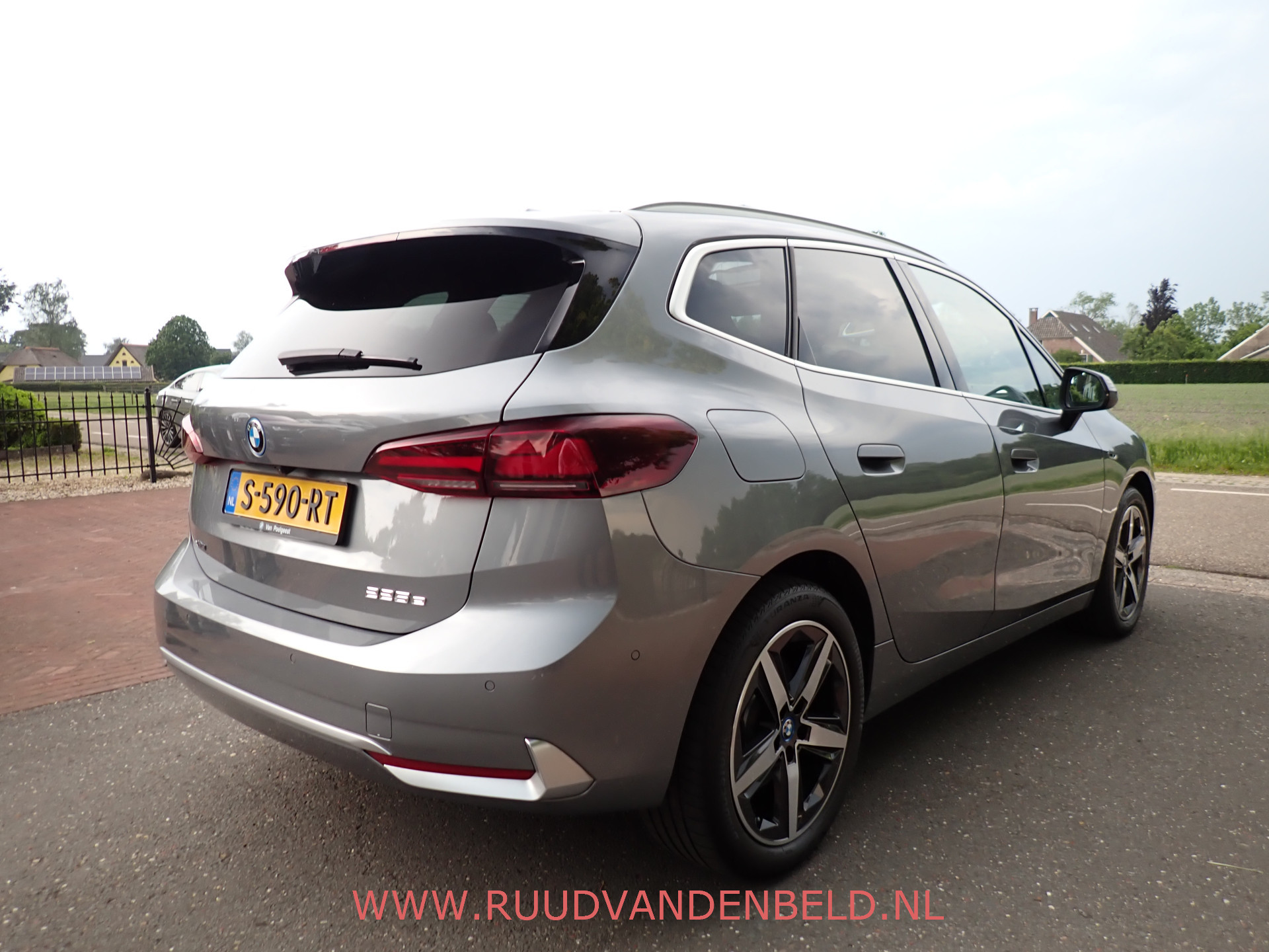 Foto van BMW 225e xDrive Active Tourer