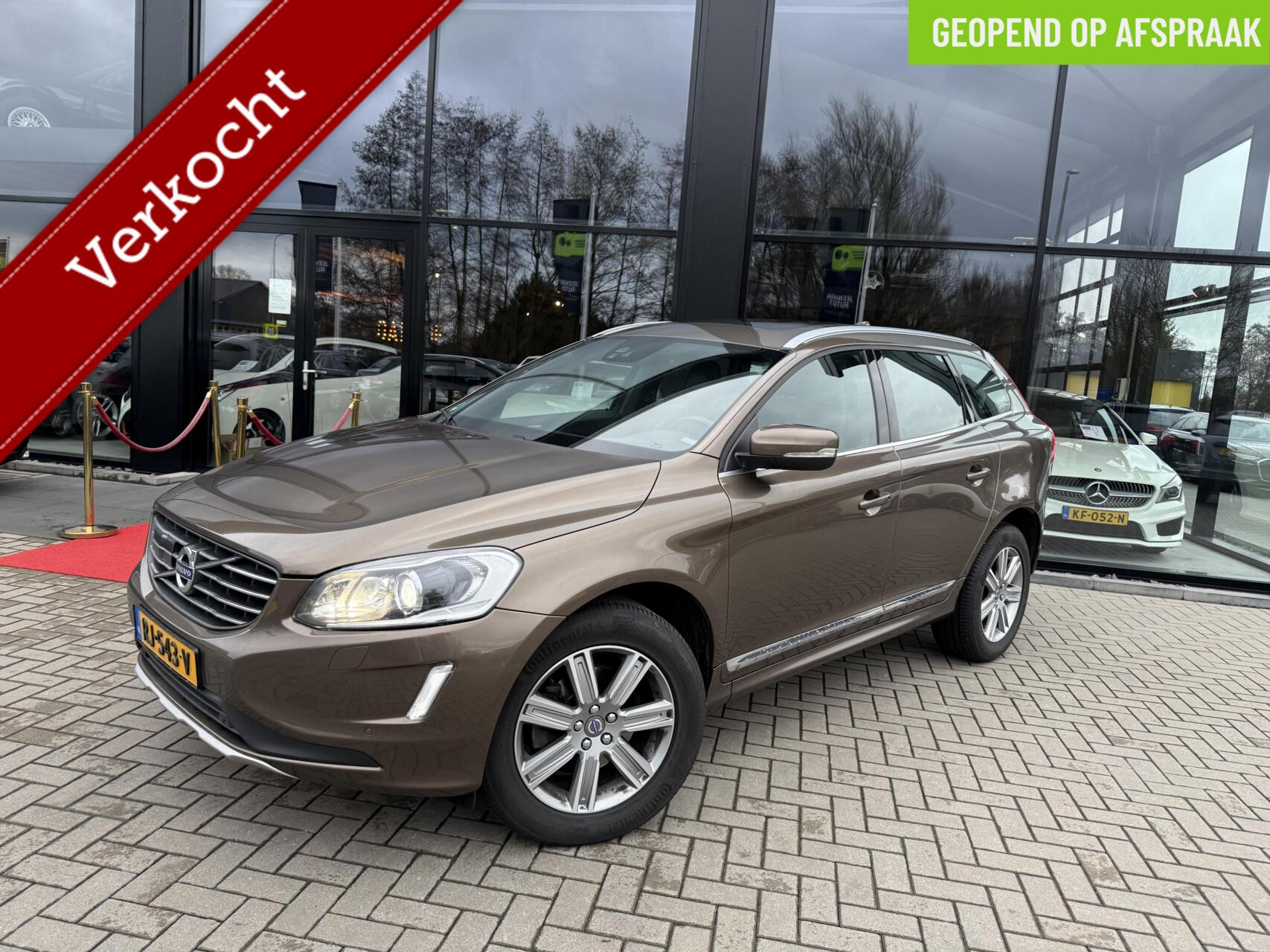 Volvo Xc60 2.0 D4 FWD Polar+ |Navi|Stoelverwarming|Camera|Pano 2017 - voorkant