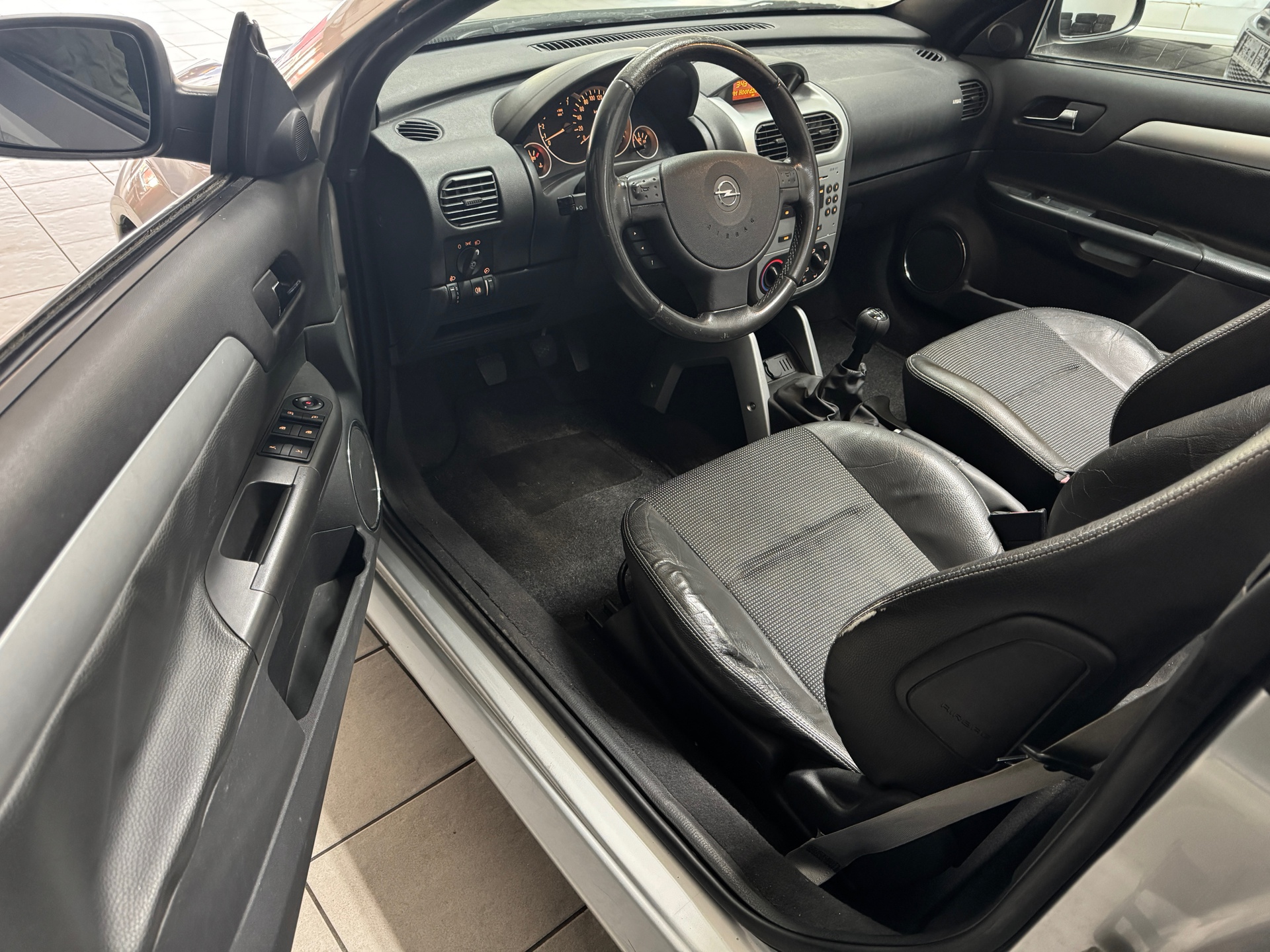 Foto van Opel Tigra