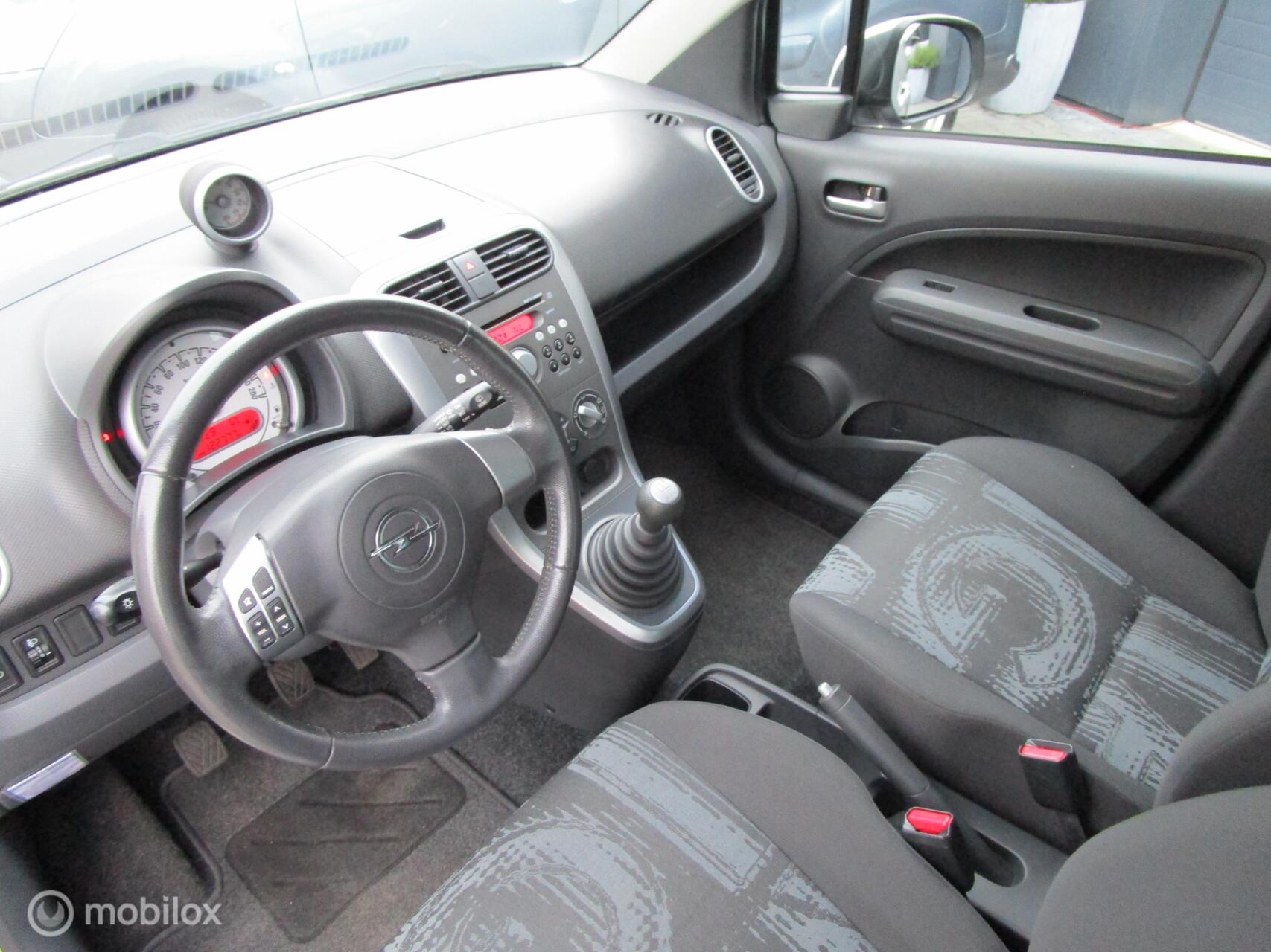 Foto van Opel Agila
