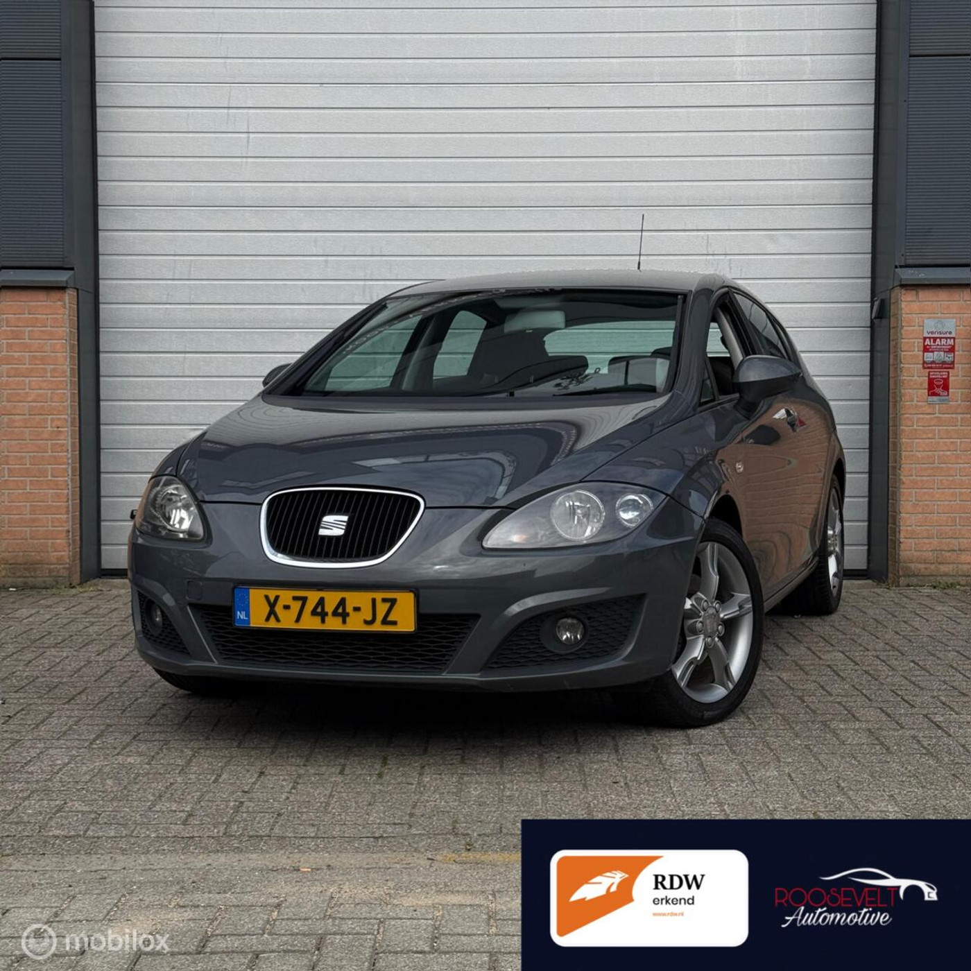 Seat Leon 1.4 TSI Businessline / TREKHAAK/ CARPLAY / NWE APK 2010 - voorkant