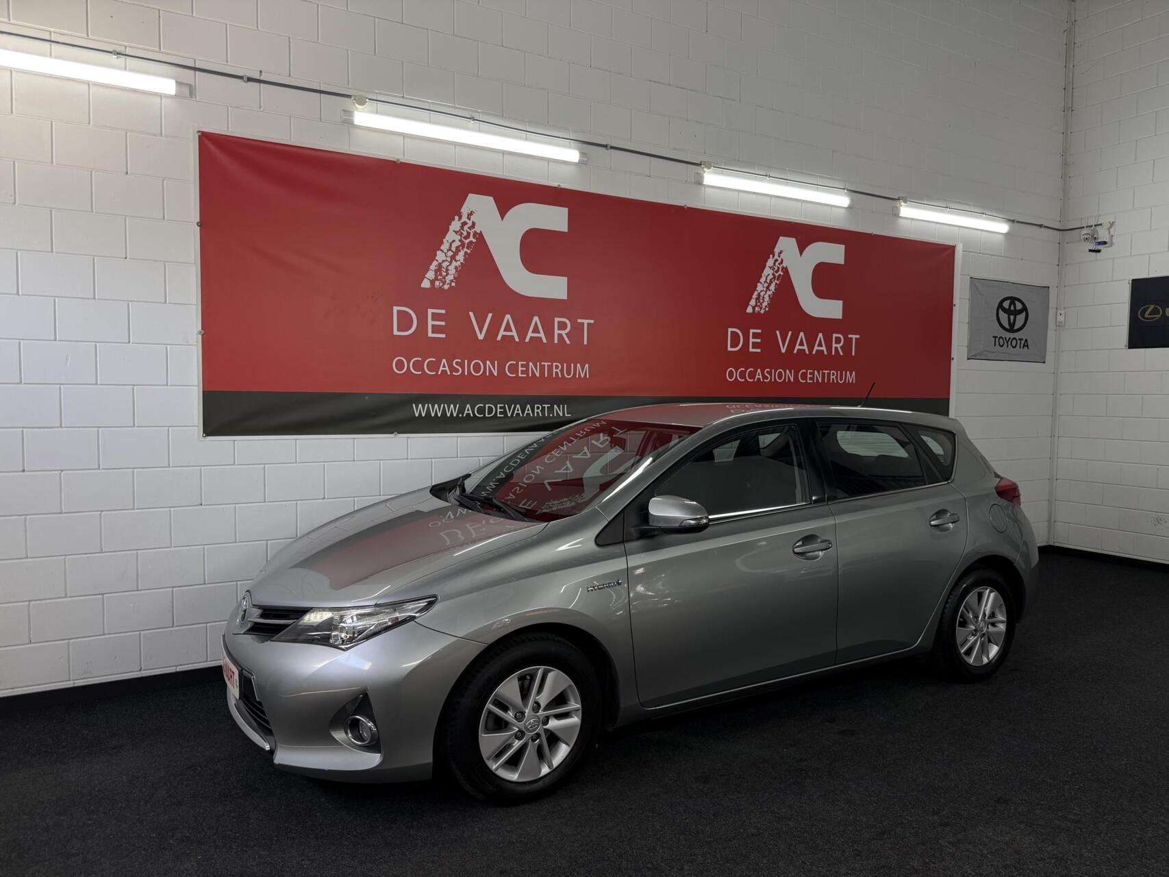 Toyota Toyota Auris 1.8 Hybrid Aspiration - NAVI/CAMERA/CRUISE 2014 - voorkant