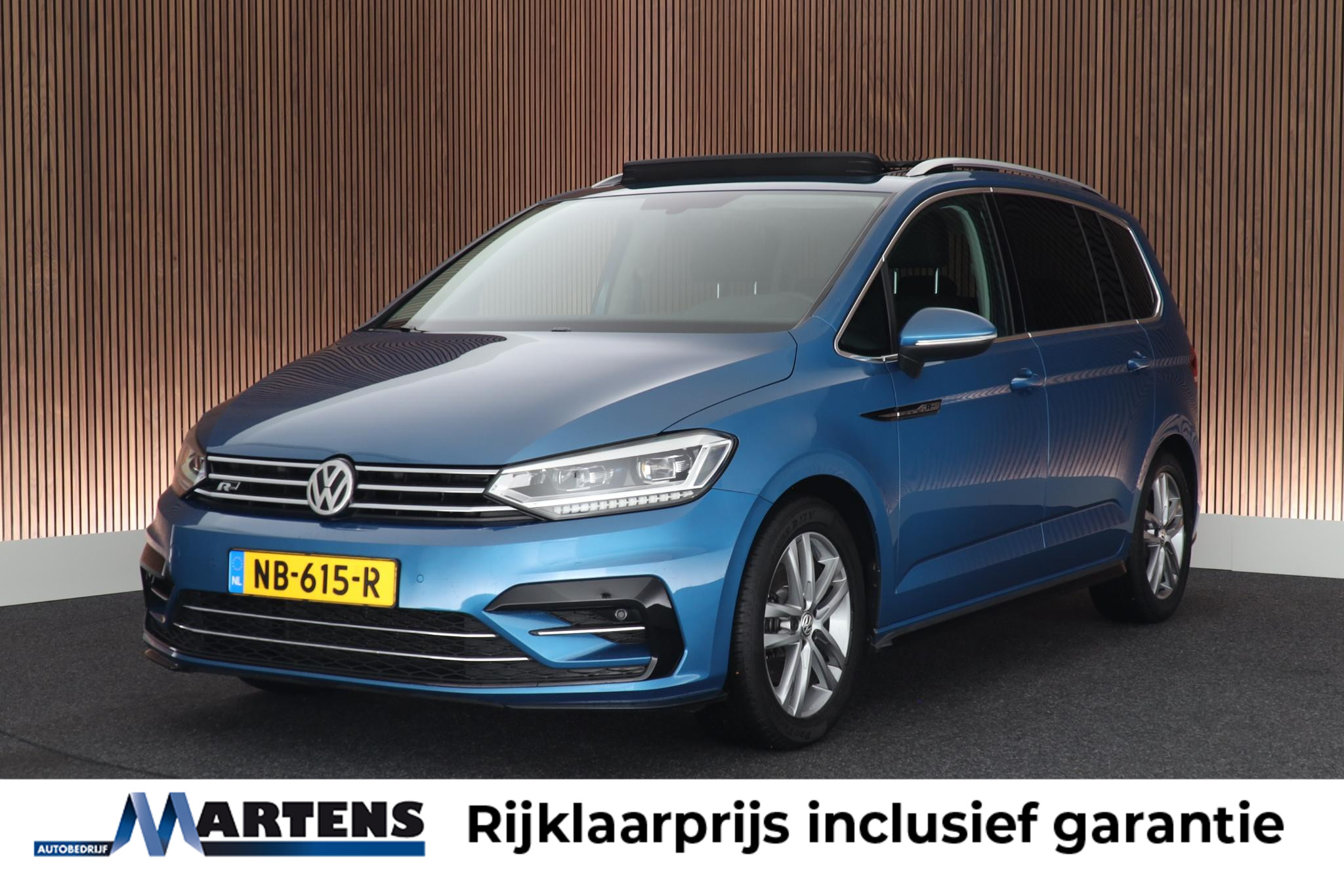 Volkswagen Touran 1.2 TSI 110pk R-Line Highline 7Pers. 2017 - voorkant