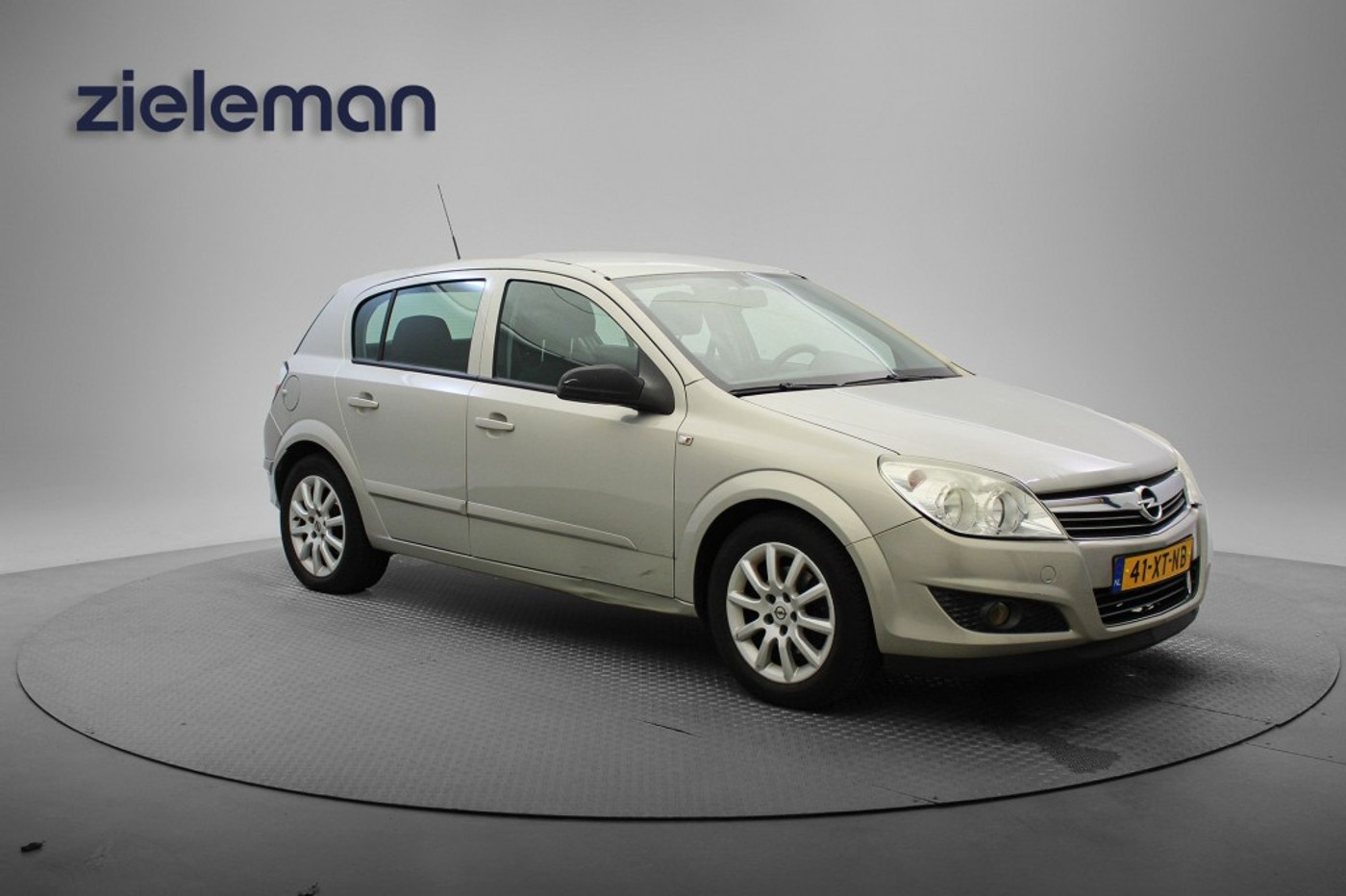 Opel Astra 1.6 Temptation - Airco, Cruise, Trekhaak 2007 - voorkant