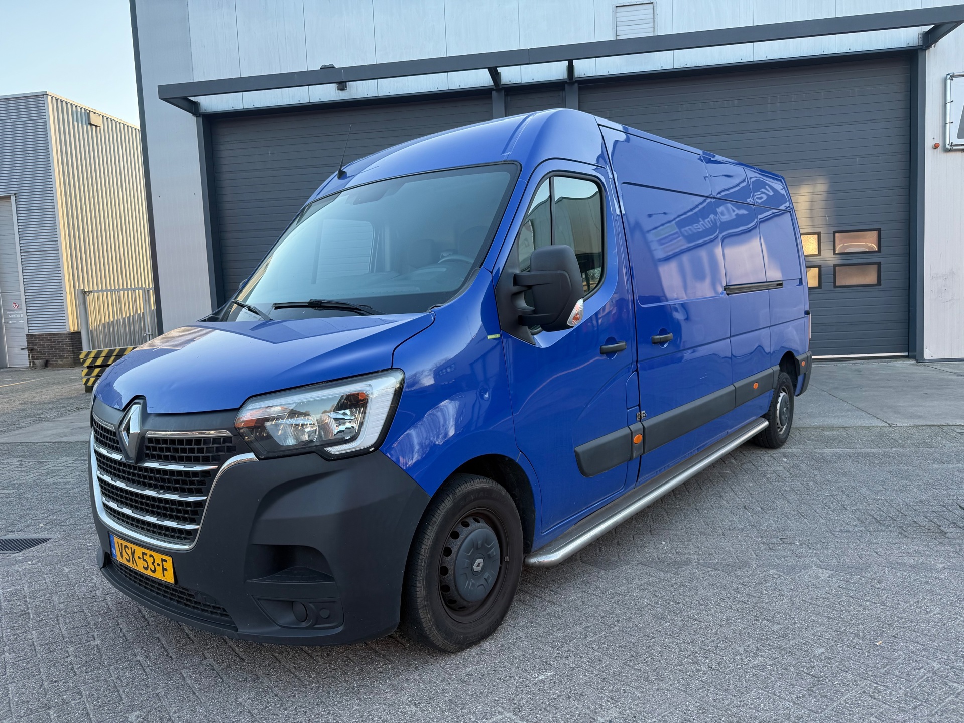 Renault Master T35 2.3 dCi 135 L3H2 2020 - voorkant