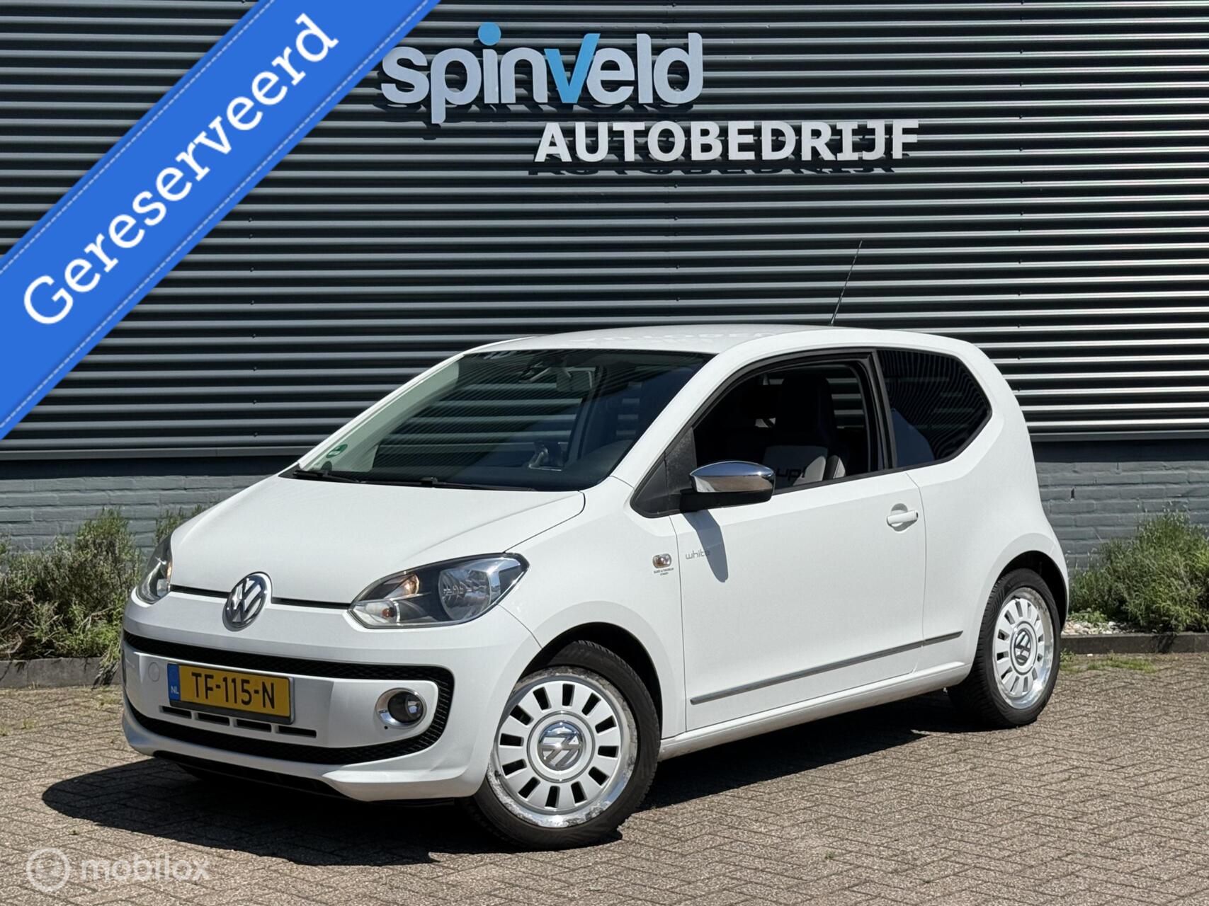Volkswagen Up 1.0 high up! - Navi - Stoelverwarming - Pdc 2012 - voorkant