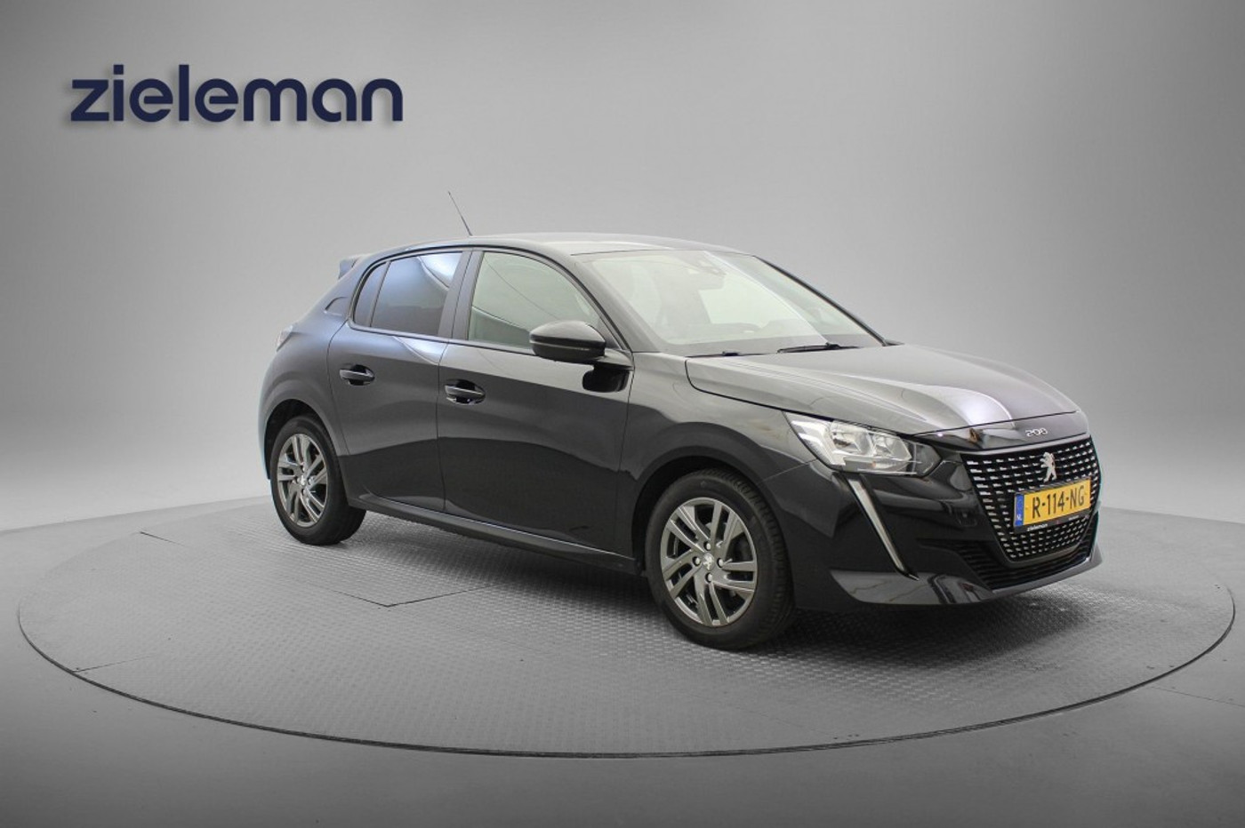 Peugeot 208 1.2 PureTech Active Pack Automaat - Carplay, Navi, Cruise 2022 - voorkant