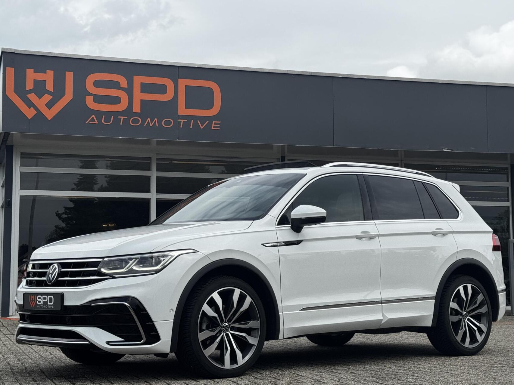Volkswagen Tiguan 1.5 TSI Life Business 2023 - voorkant
