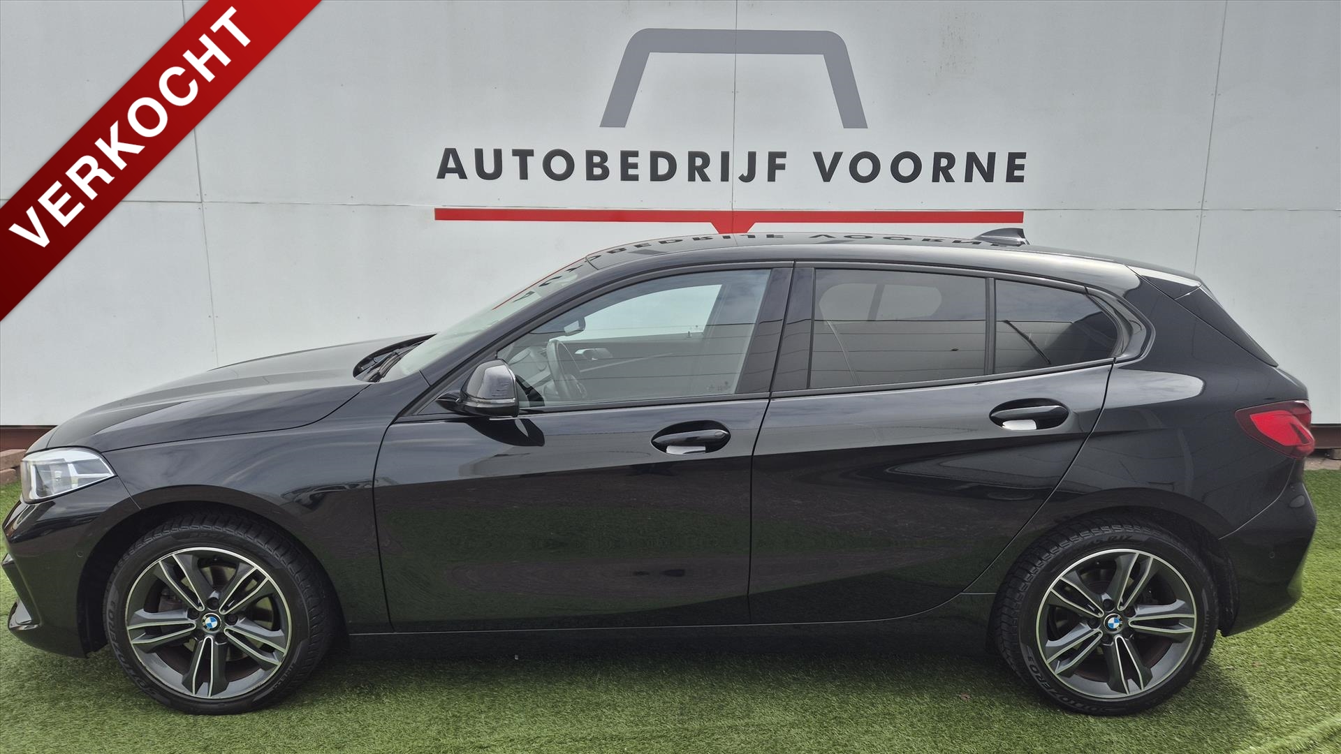 BMW 118i 118i 140pk Aut Executieve Edition 2020 - voorkant