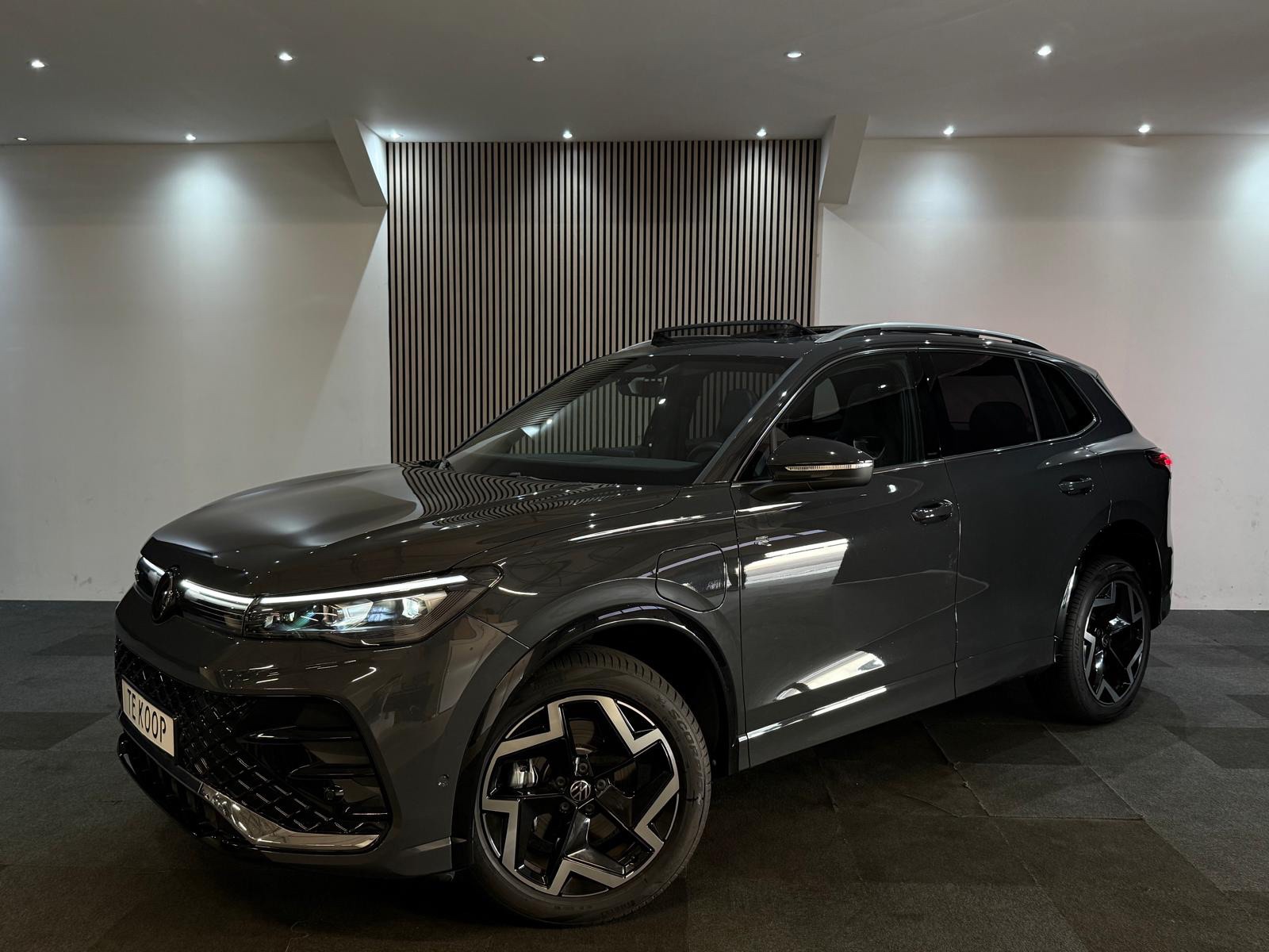 Volkswagen Tiguan 1.5 eHybride 272 PK R-Line Business+ | Panodak | Camera |  IQ Light  | 2024 - voorkant