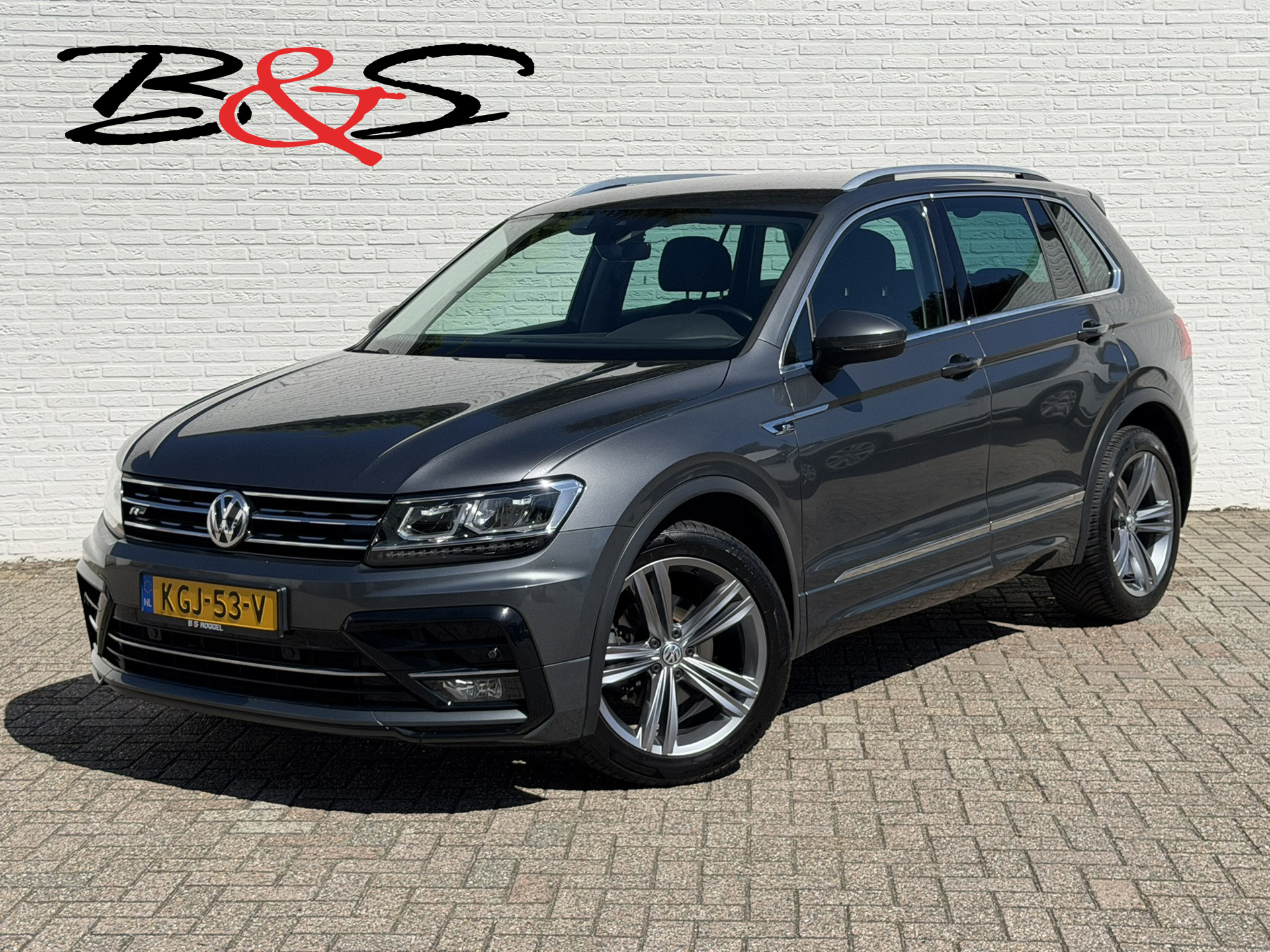 Volkswagen Tiguan 1.5 TSI ACT Highline R-Line Automaat Pdc V+A Dab+ Carplay Adapt Cruise Navigatie Led 2019 - voorkant