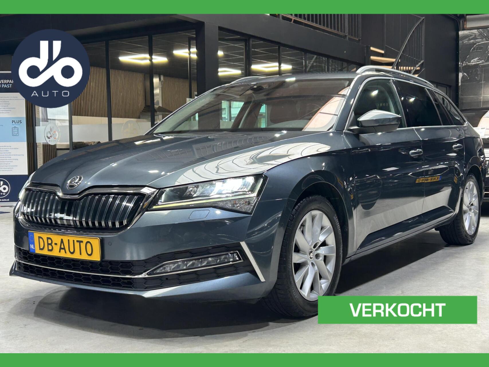 Skoda Superb 1.4 TSI iV Style SOH 90% I WEG KLAPB. TREKHAAK I DIGI DISPLAY I FULL LED I VERWARMBARE STOELEN + A. BANK 2020 - voorkant