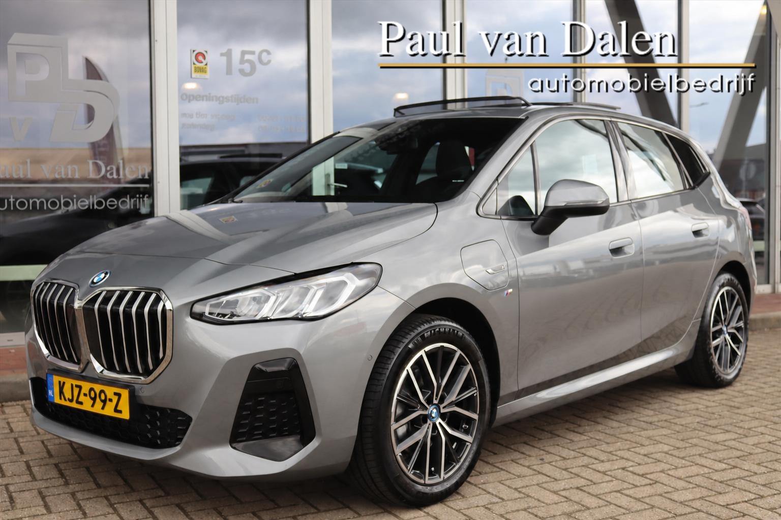 BMW 2-serie Active Tourer (u06) 225e XDRIVE 245PK AUTOMAAT M-SPORT SHADOW LINE Panodak | Navi | Camera | Widescreen | Live Cockpit | 18 Inch Lm | 2022 - voorkant