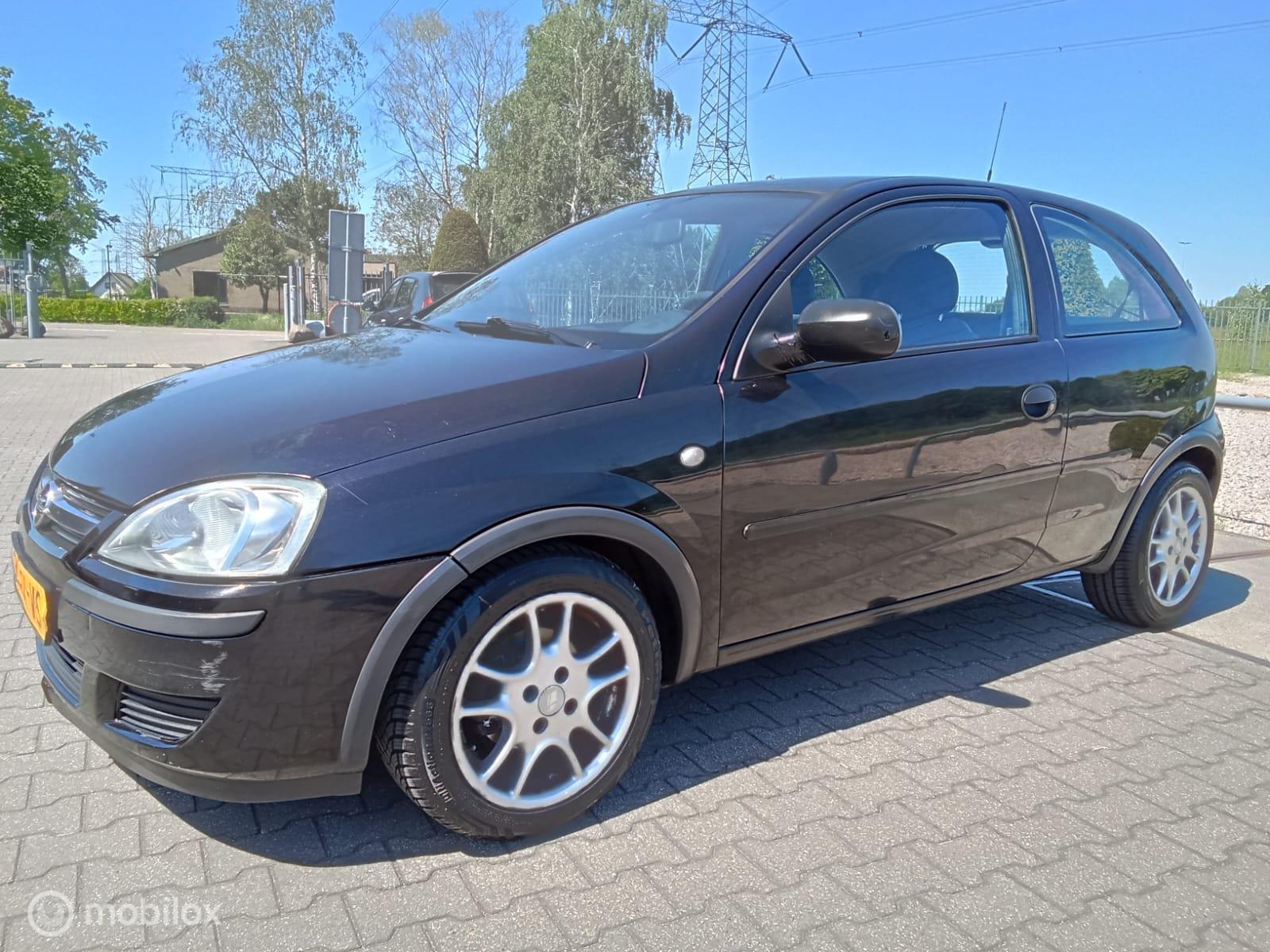 Opel Corsa-c 1.2-16V Essentia/nieuwe apk 2006 - voorkant