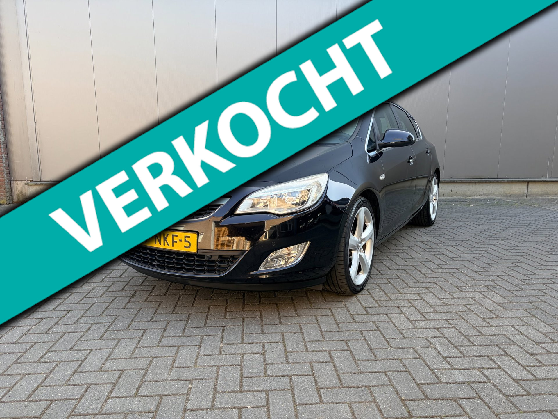 Opel Astra 1.4 Turbo Cosmo 2010 - voorkant