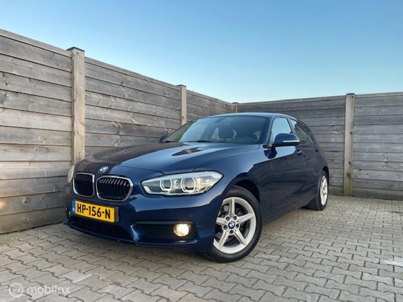 BMW 118i 118i Corporate Lease Essential Automaat - NLAUTO 2015 - voorkant