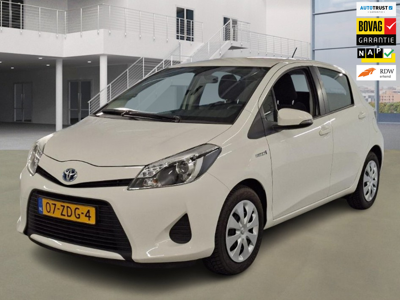 Foto van TOYOTA TOYOTA YARIS HYBRID