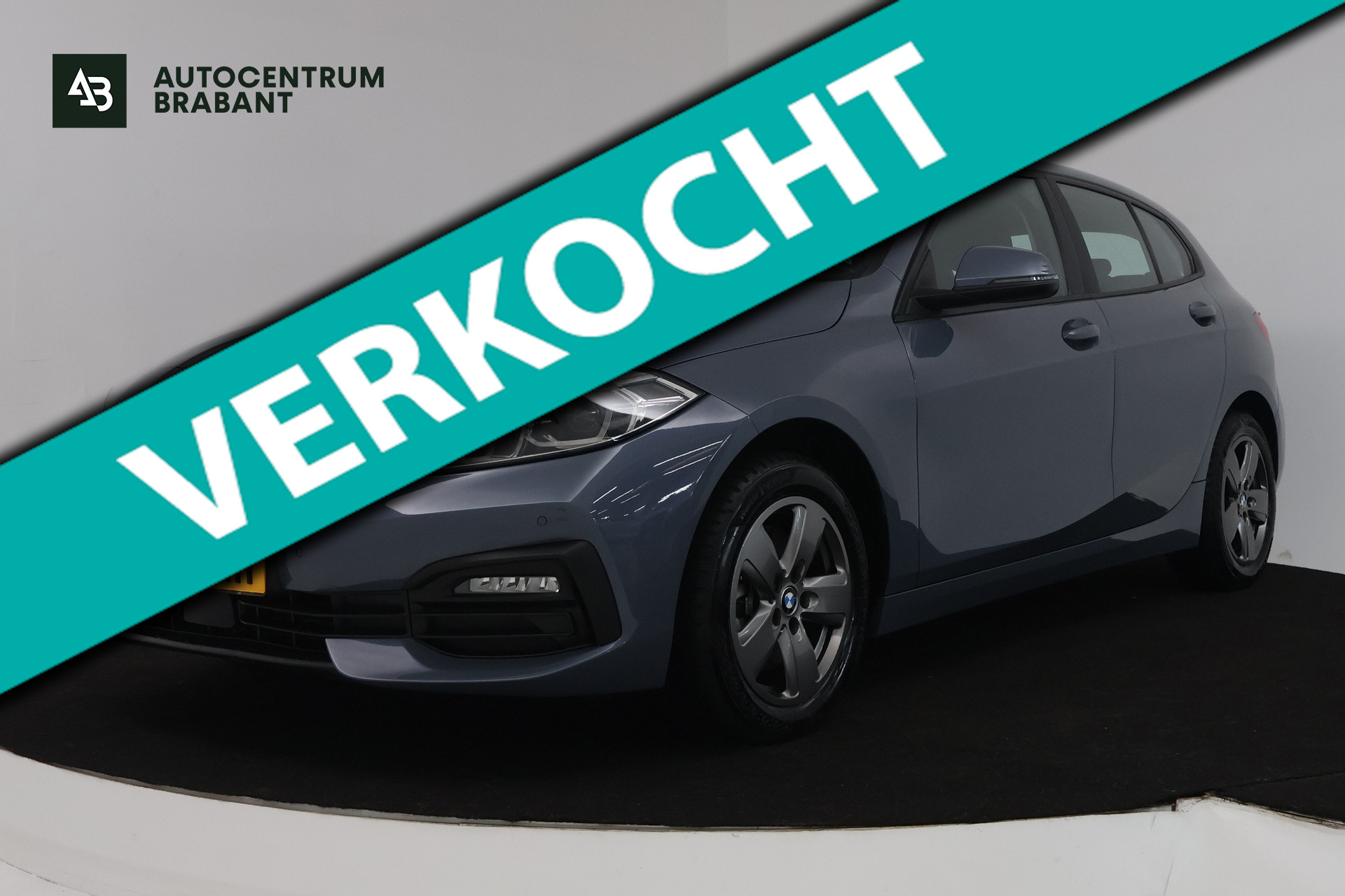 BMW 118i 118i Business Edition (NAVIGATIE, PARKEERSENSOREN, CRUISE CONTROL) 2021 - voorkant