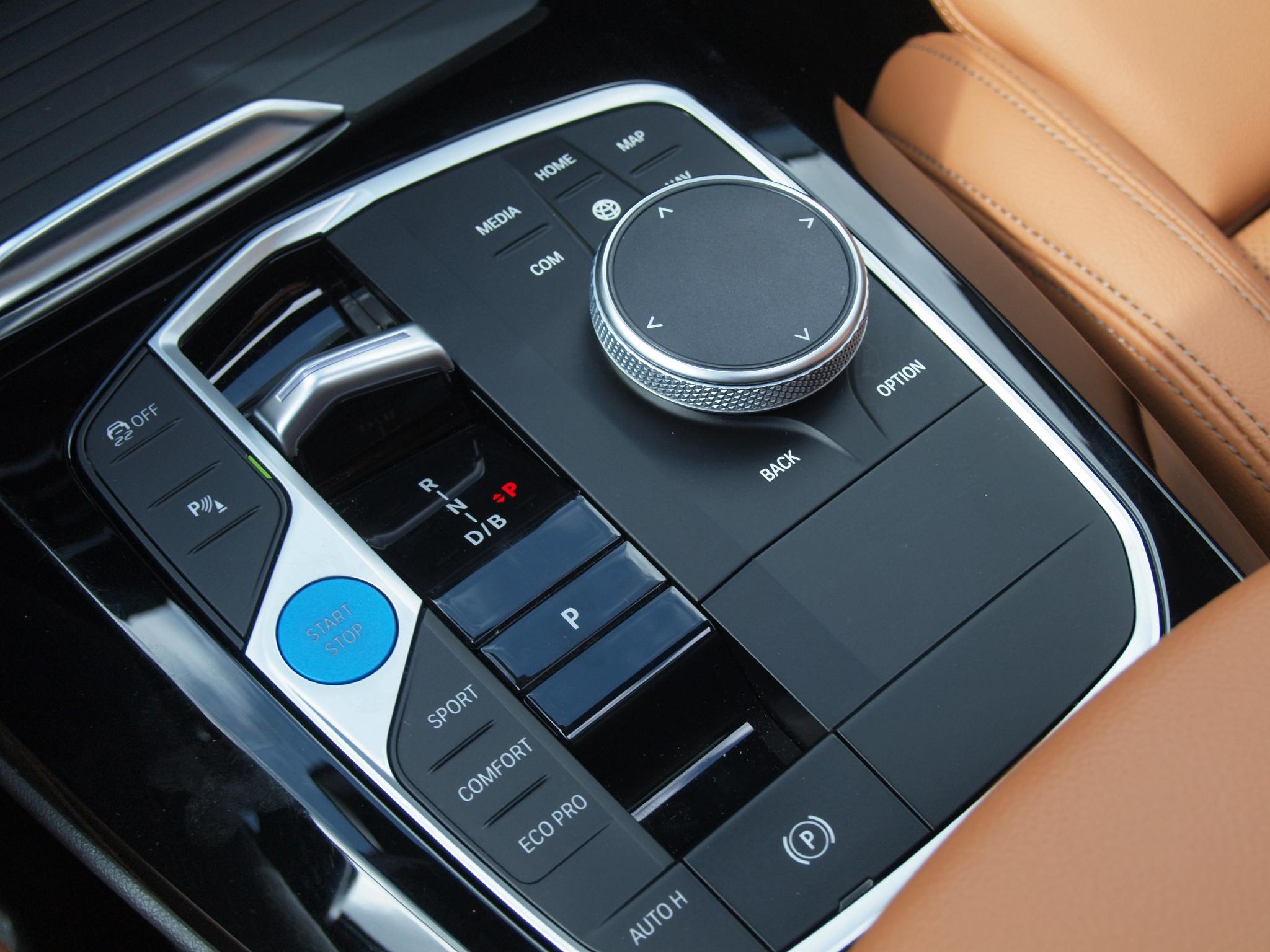 Foto van BMW Ix3
