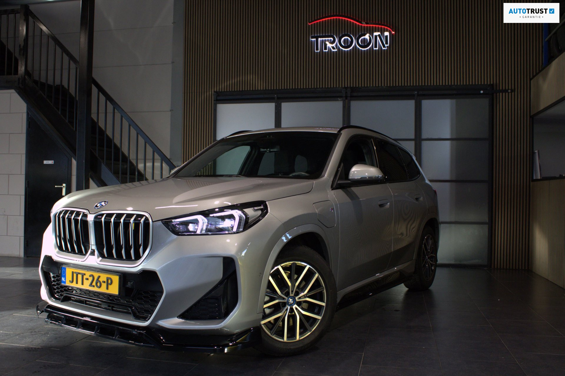 Foto van BMW X1 XDRIVE30E