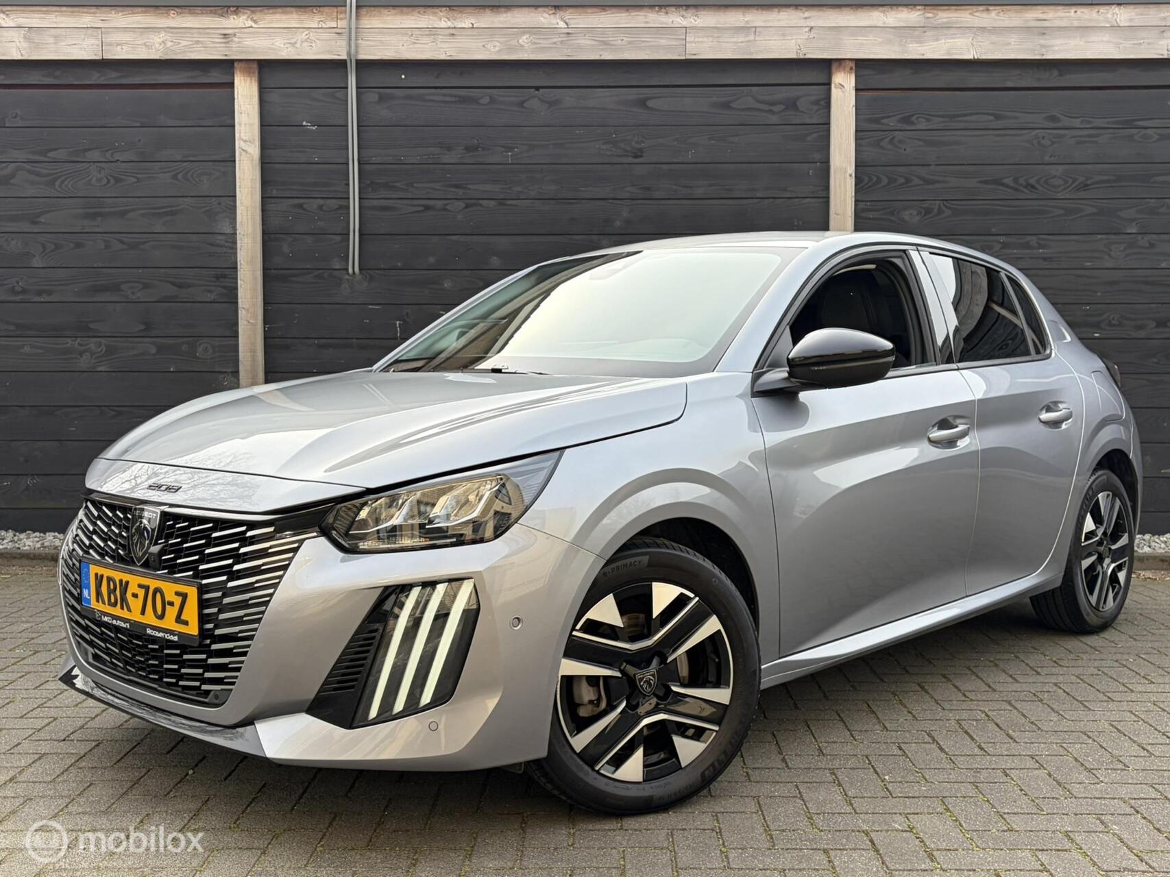 Peugeot 208 1.2 PureTech 100 Style 100 PK Clima / FM nav / LM / camera / 20.608 KM!!! 2025 - voorkant