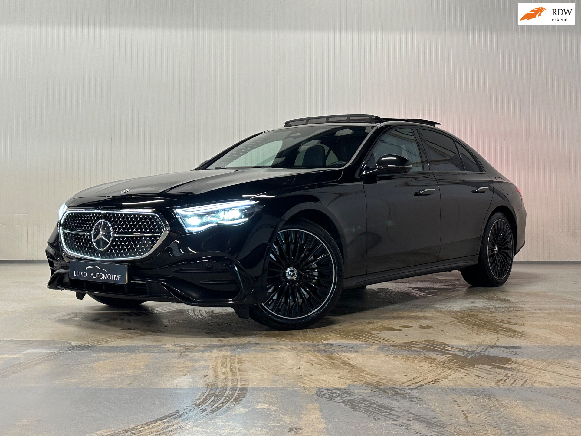 Mercedes-Benz E 300 E 300 e AMG Line | PANO | 360 CAMERA | BURMESTER | AMBIENCE 2024 - voorkant