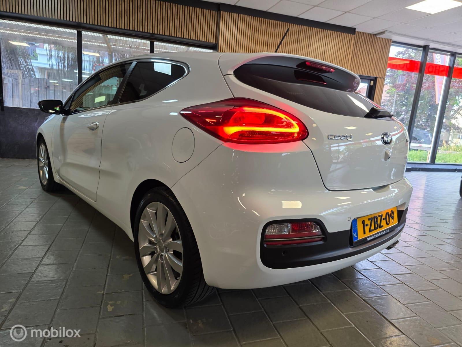 Foto van Kia Cee D