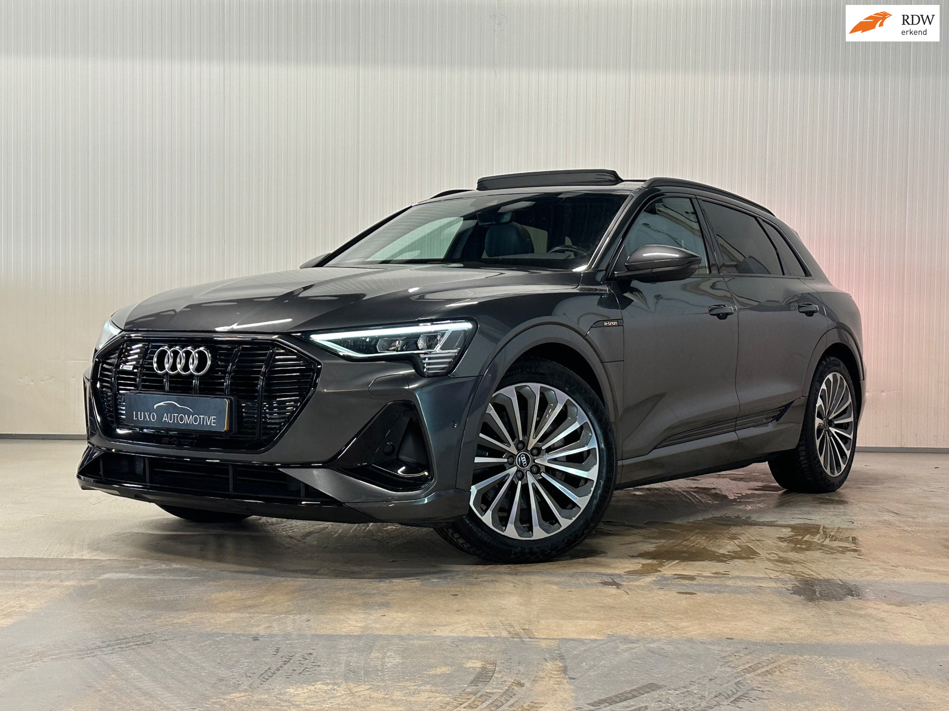 Audi E-tron 50 50 quattro S edition 71 kWh | PANO | MEMORY SEATS | AMBIENCE LIGHTS | CAMERA 2020 - voorkant