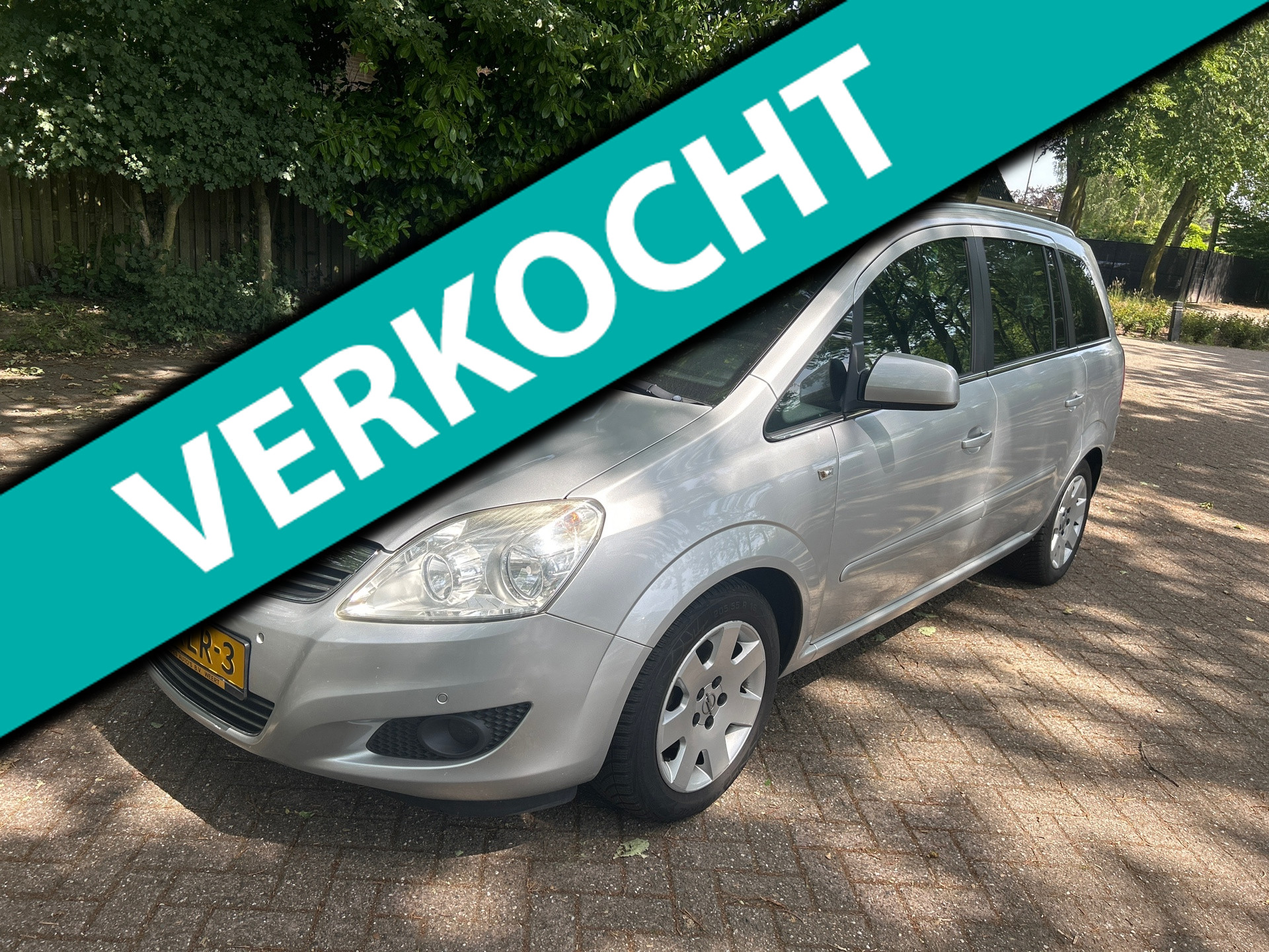 Opel Zafira 1.8 Cosmo 2010 - voorkant