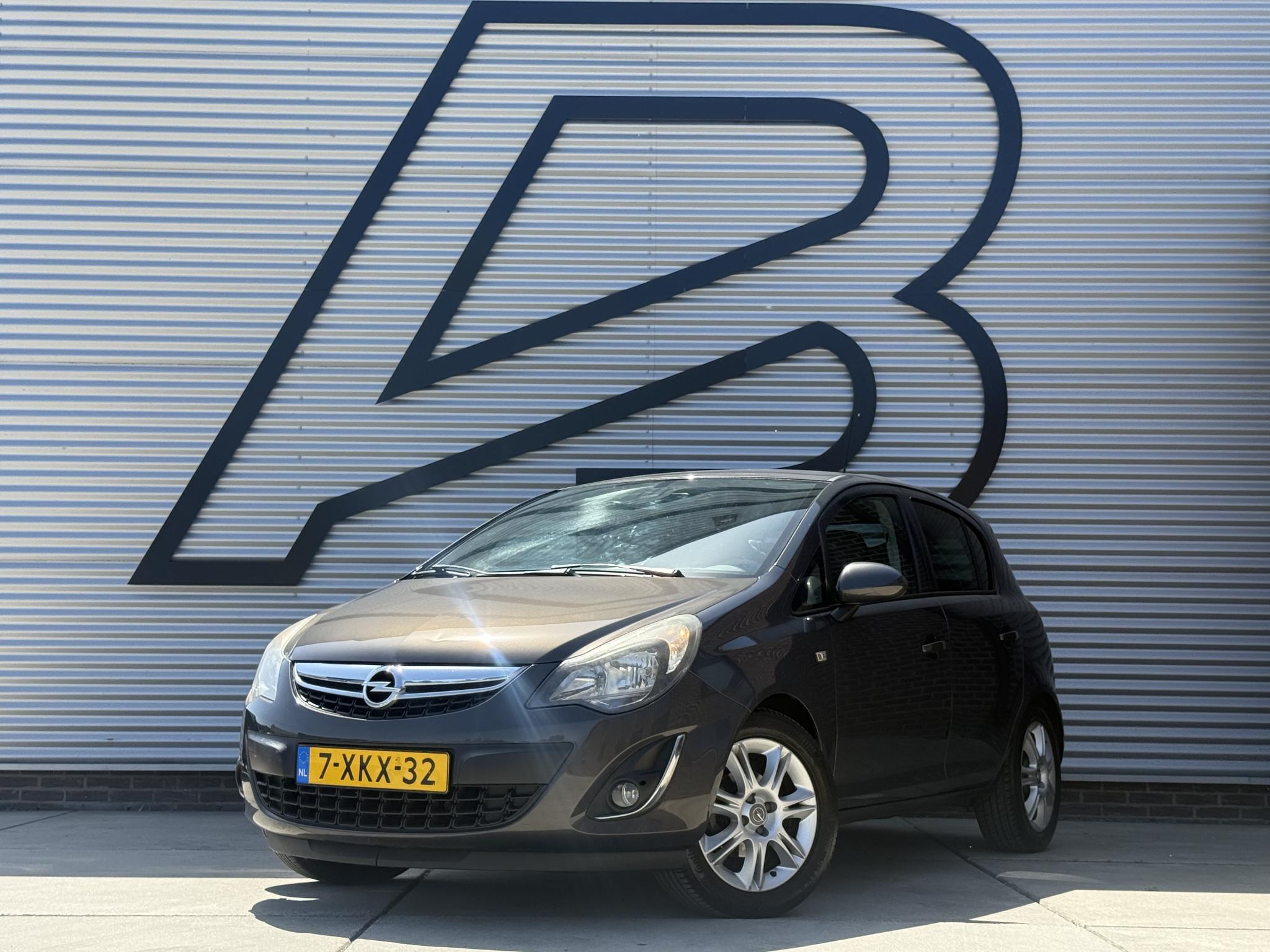 Opel Corsa 1.2-16V BlitZ 2014 - voorkant