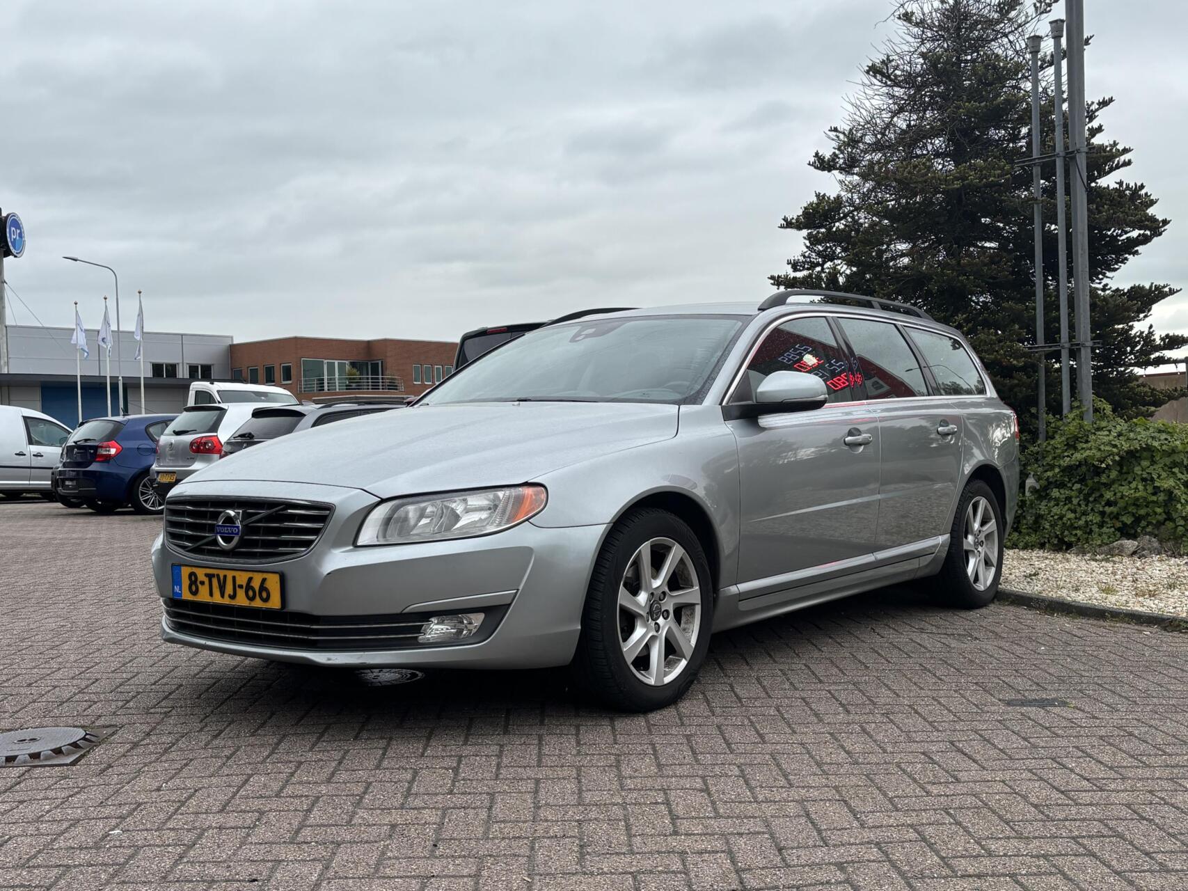 Volvo V70 2.0 D4 Nordic+, Leer, Clima, Trekhaak! 2014 - voorkant