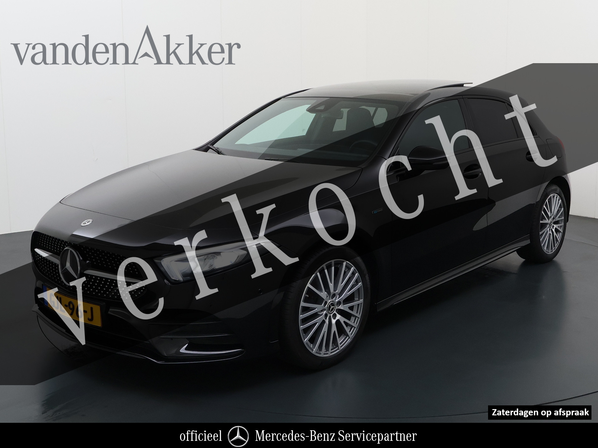 Mercedes-Benz A 250 E 250e AMG // Panoramadak // Distronic // Carplay // 18" // Nightpakket // All Season Banden // Widescreen 2020 - voorkant