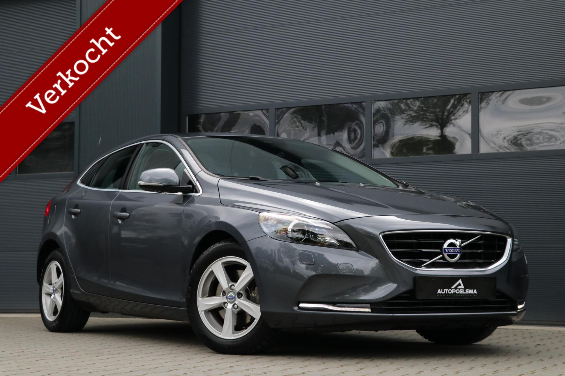 Volvo V40 1.6 T3 150PK Momentum Navigatie Cruise Stoelverwarming Pdc Xenon 160000KM BJ2015 2015 - voorkant