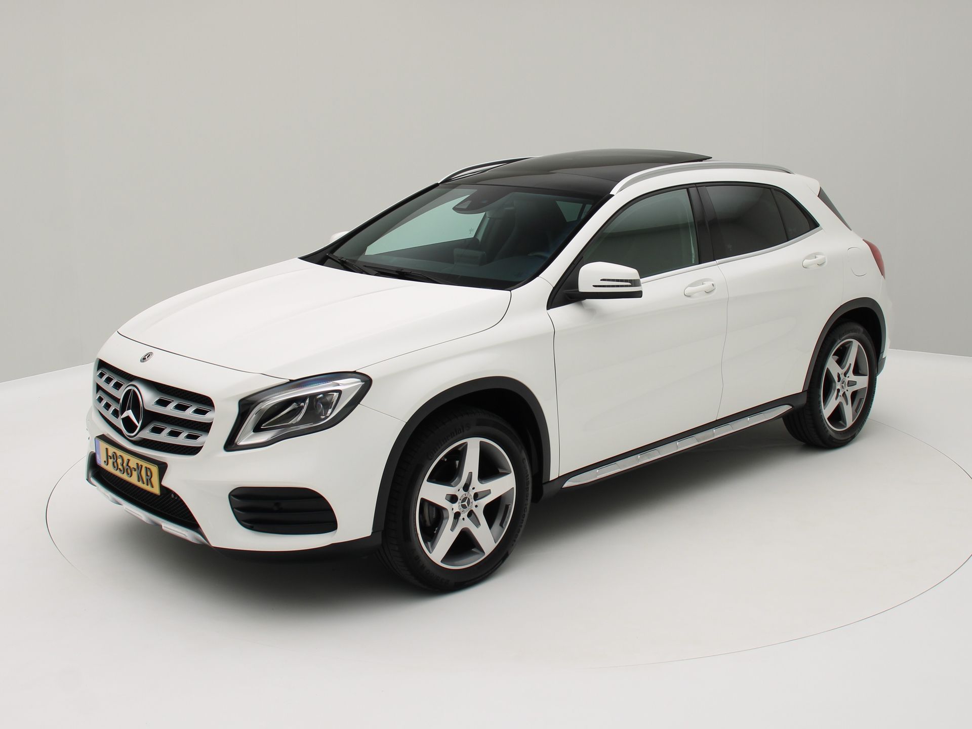 Mercedes-Benz Gla 200 200 Premium Plus Panorama Amg line 2020 - voorkant