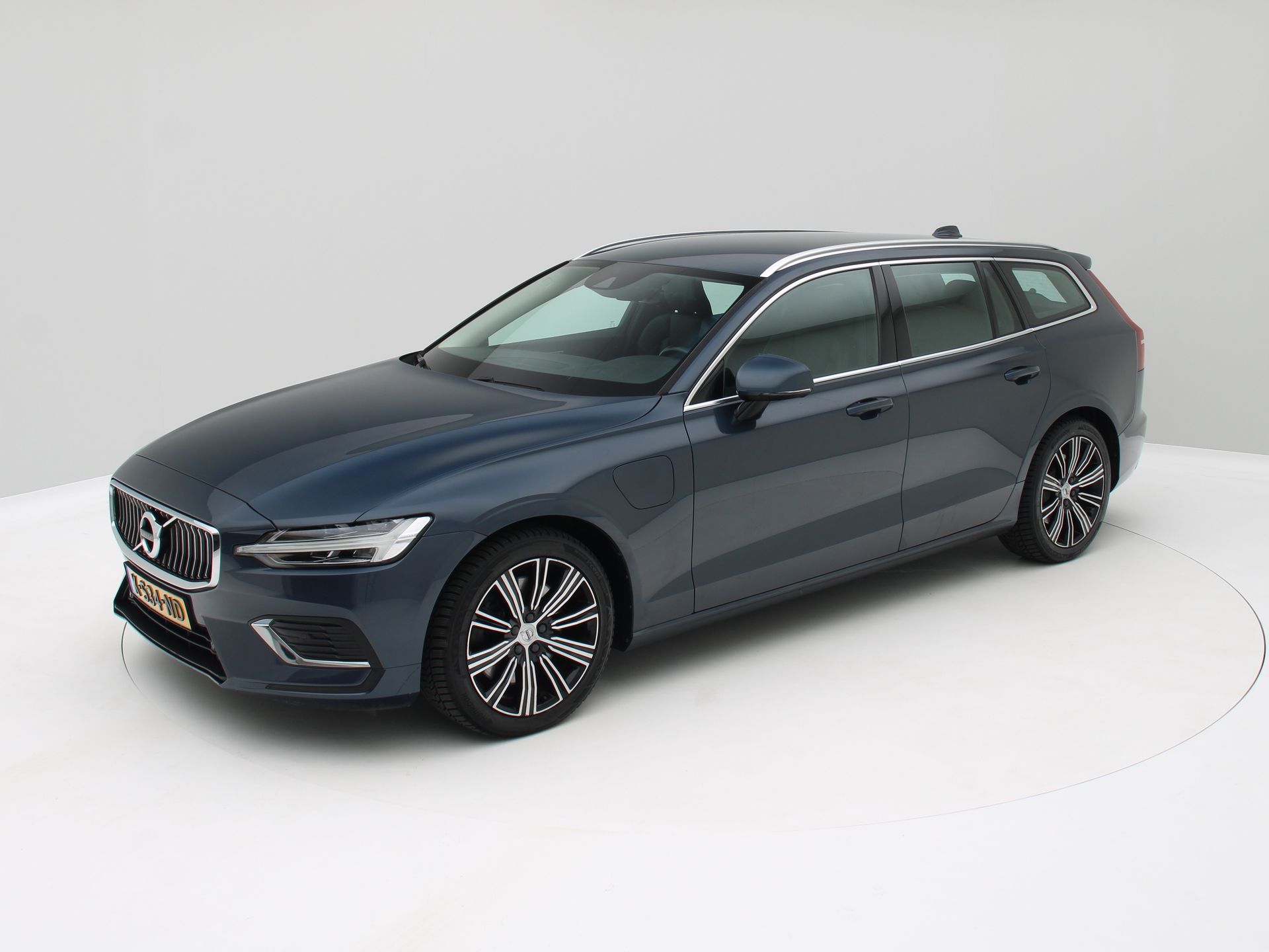 Volvo V60 2.0 T6 Recharge AWD R-Design 2021 - voorkant
