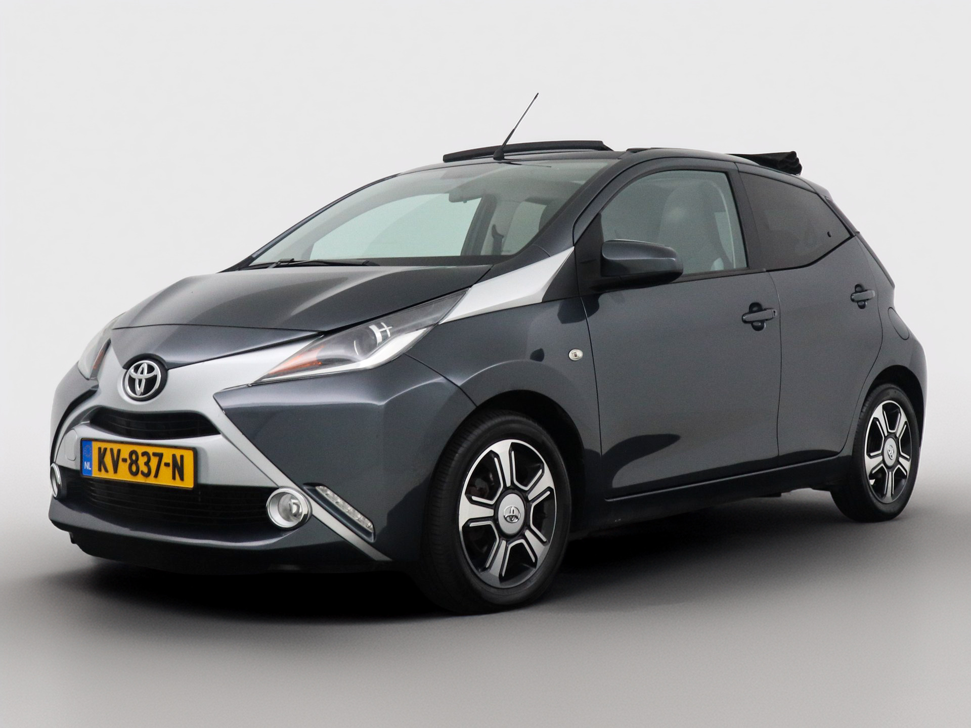 Toyota Toyota Aygo 1.0 VVT-i x-clusiv 2016 - voorkant