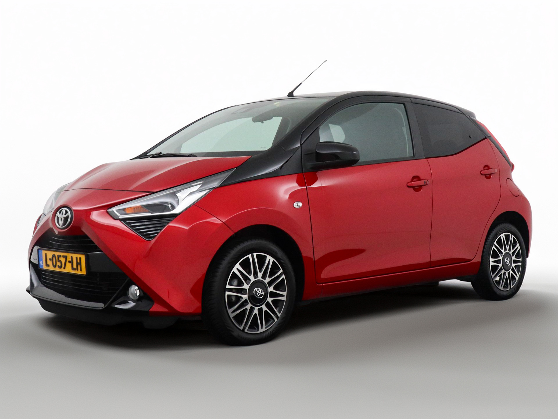 Toyota Toyota Aygo 1.0 VVT-i x-clusiv 2021 - voorkant