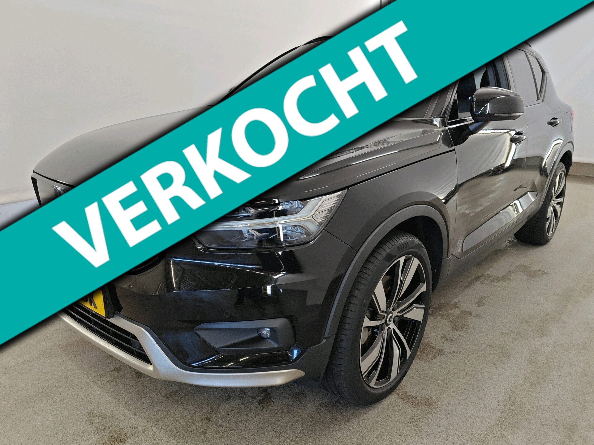 Volvo XC40 78 kWh 408pk Recharge P8 AWD R-Design | SOH 92% | Leder | Stuur- en stoelverwarming | H&K | Camera | PDC | CarPlay |20" 2021 - voorkant